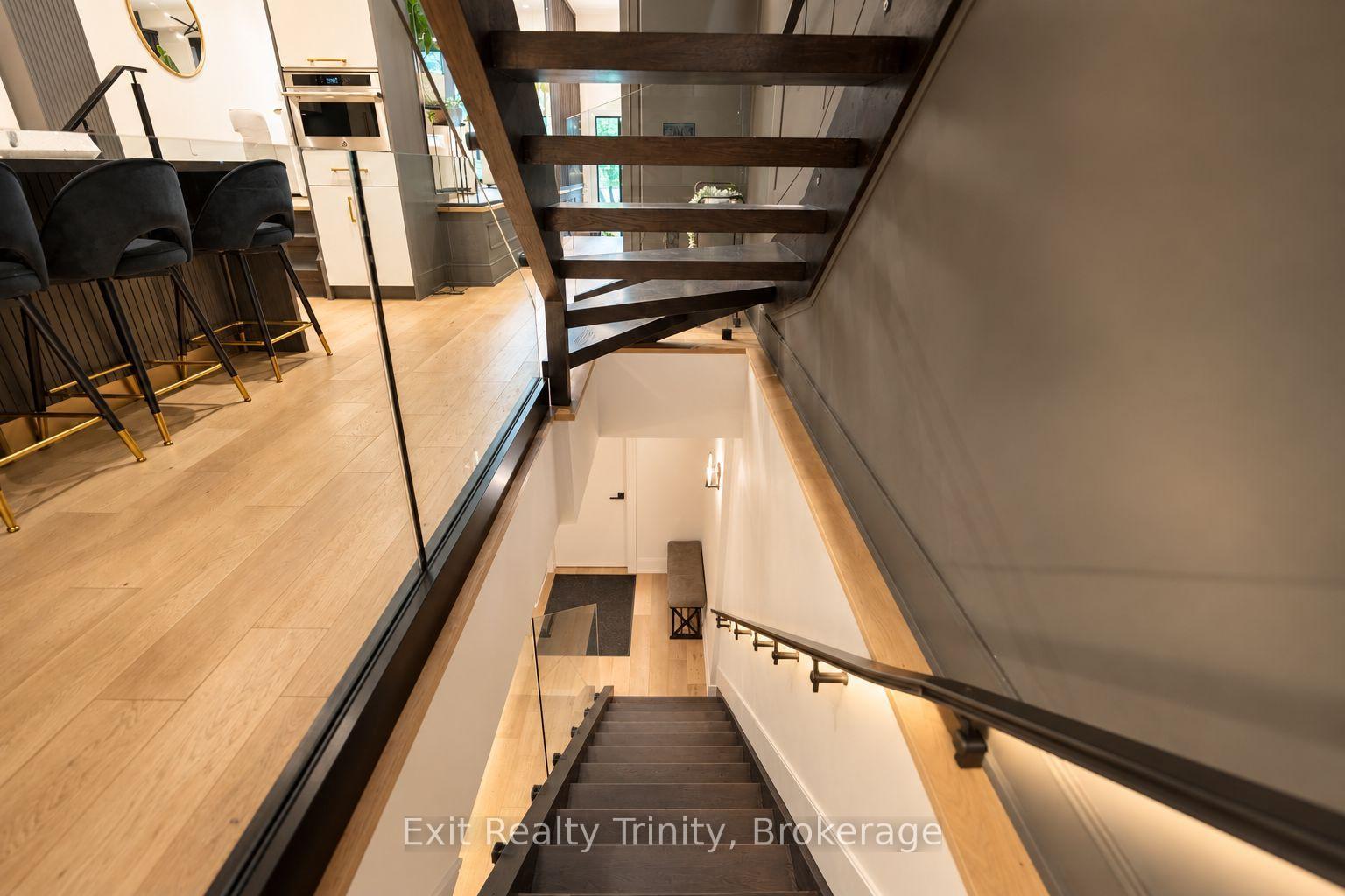 Photo 38 of 152 Sheldon Avenue, Etobicoke, Alderwood — HOMEH