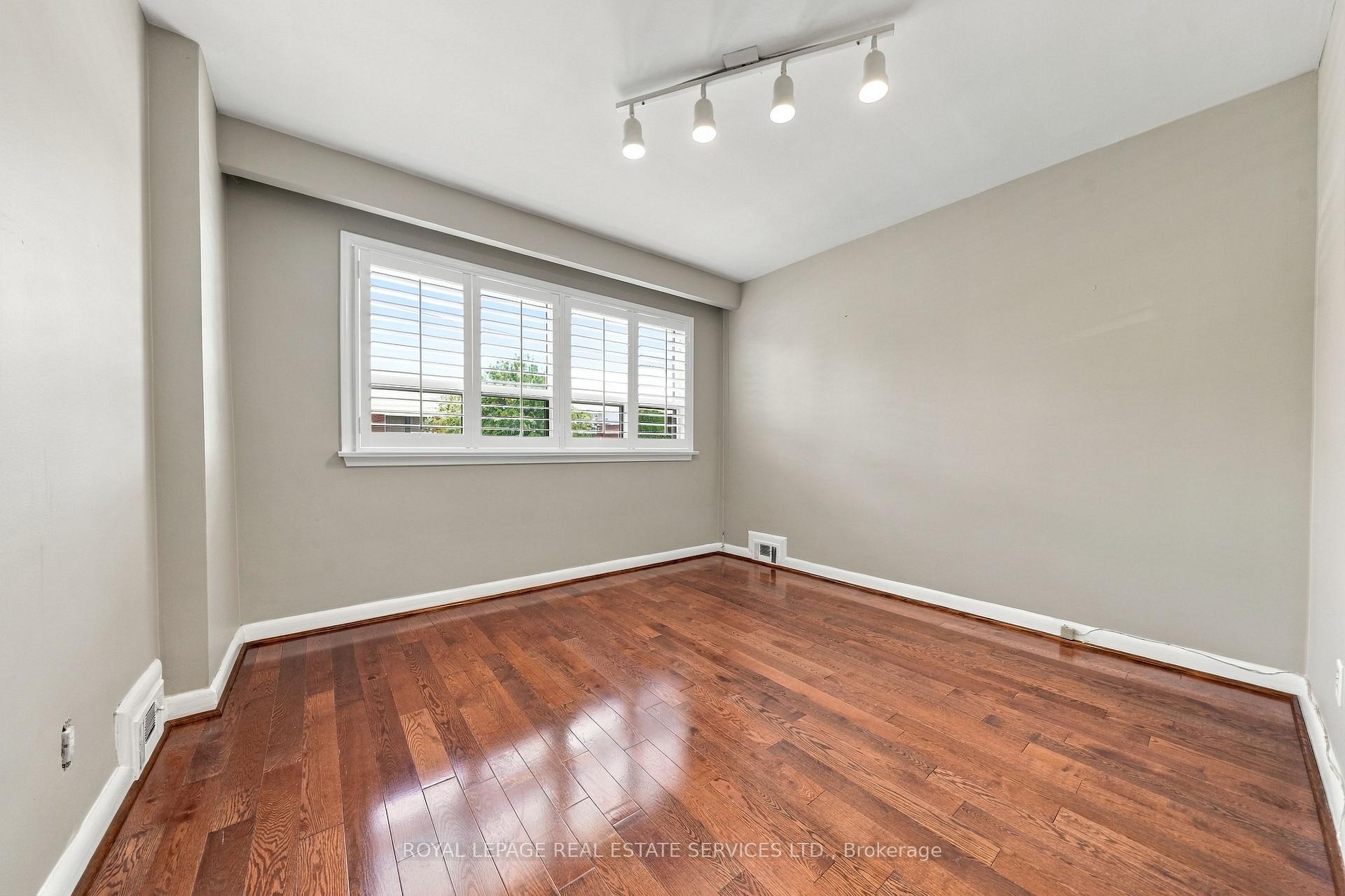 Photo 25 of 81 Letchworth Crescent, North York, Downsview-Roding-CFB — HOMEH
