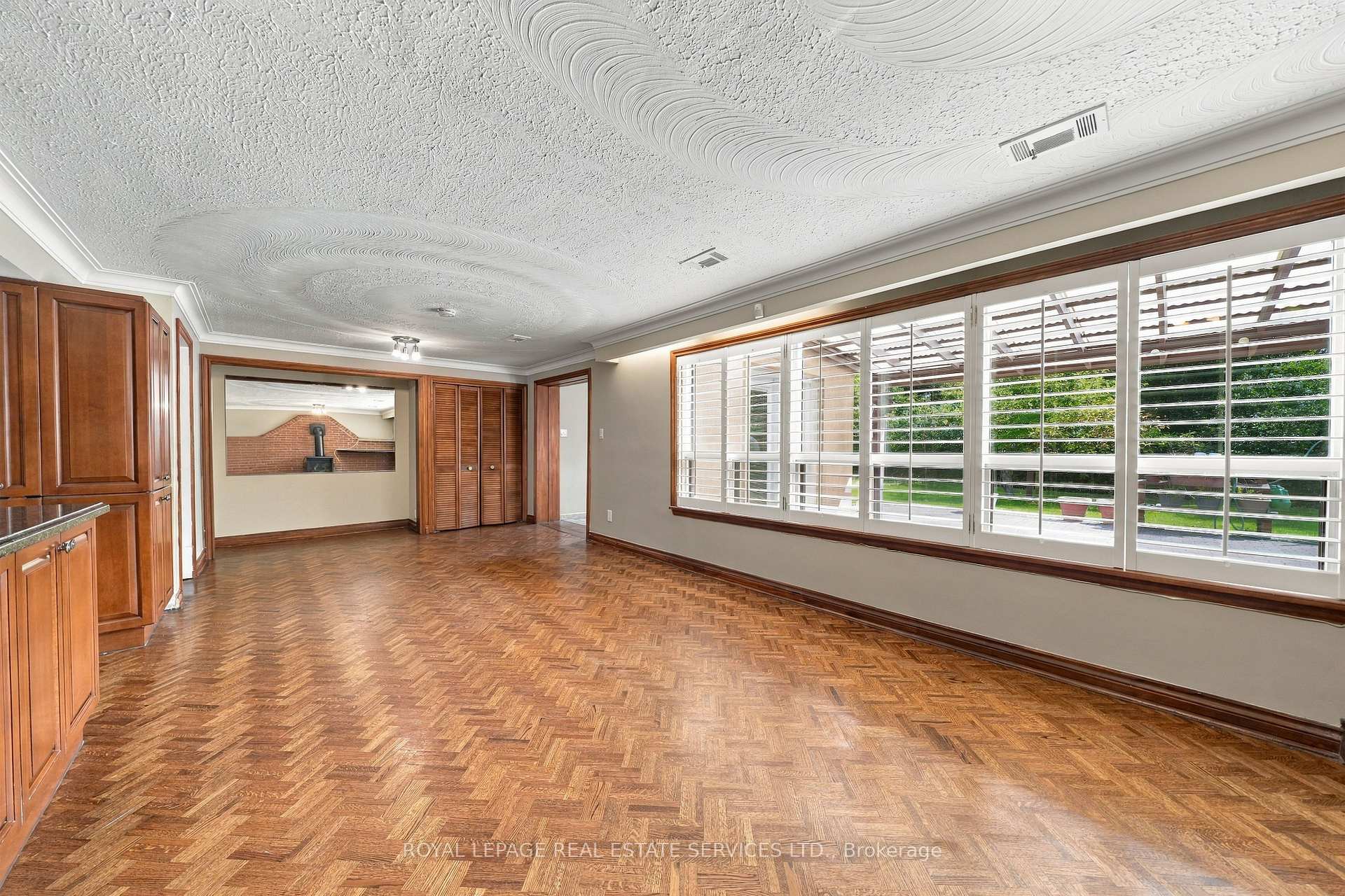 Photo 37 of 81 Letchworth Crescent, North York, Downsview-Roding-CFB — HOMEH