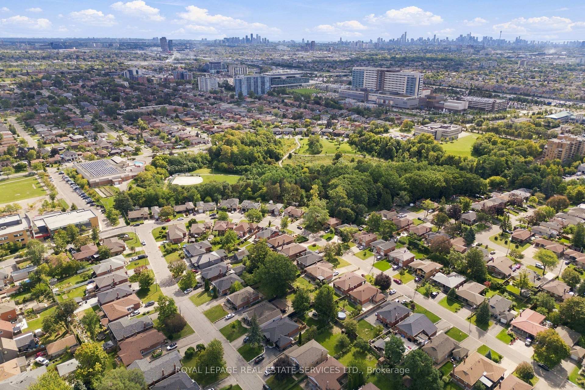 Photo 45 of 81 Letchworth Crescent, North York, Downsview-Roding-CFB — HOMEH