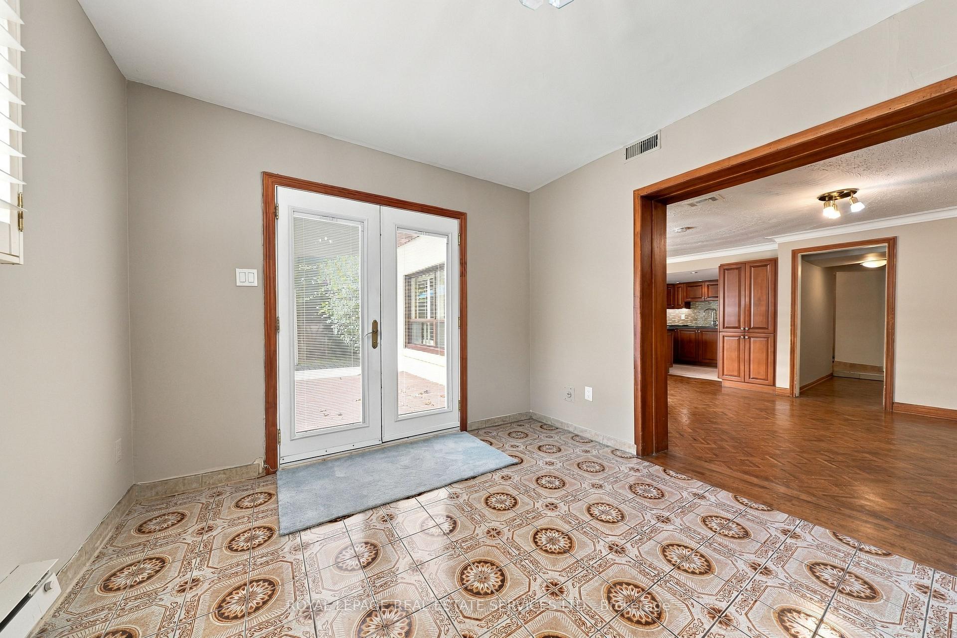 Photo 31 of 81 Letchworth Crescent, North York, Downsview-Roding-CFB — HOMEH