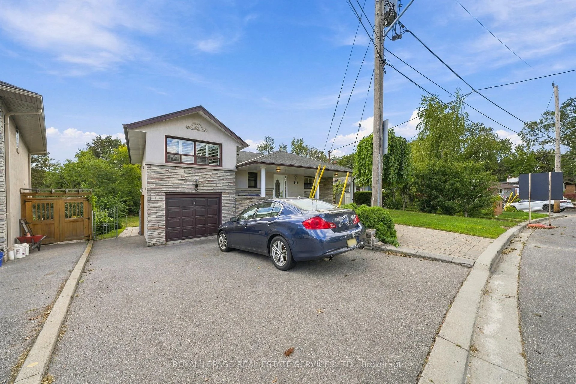 Photo 2 of 81 Letchworth Crescent, North York, Downsview-Roding-CFB — HOMEH