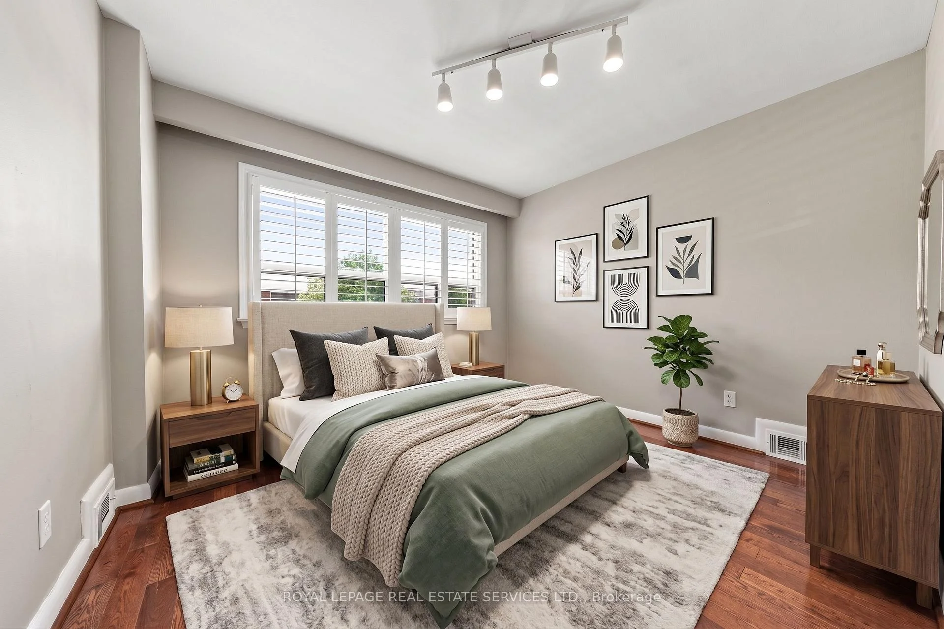 Photo 5 of 81 Letchworth Crescent, North York, Downsview-Roding-CFB — HOMEH