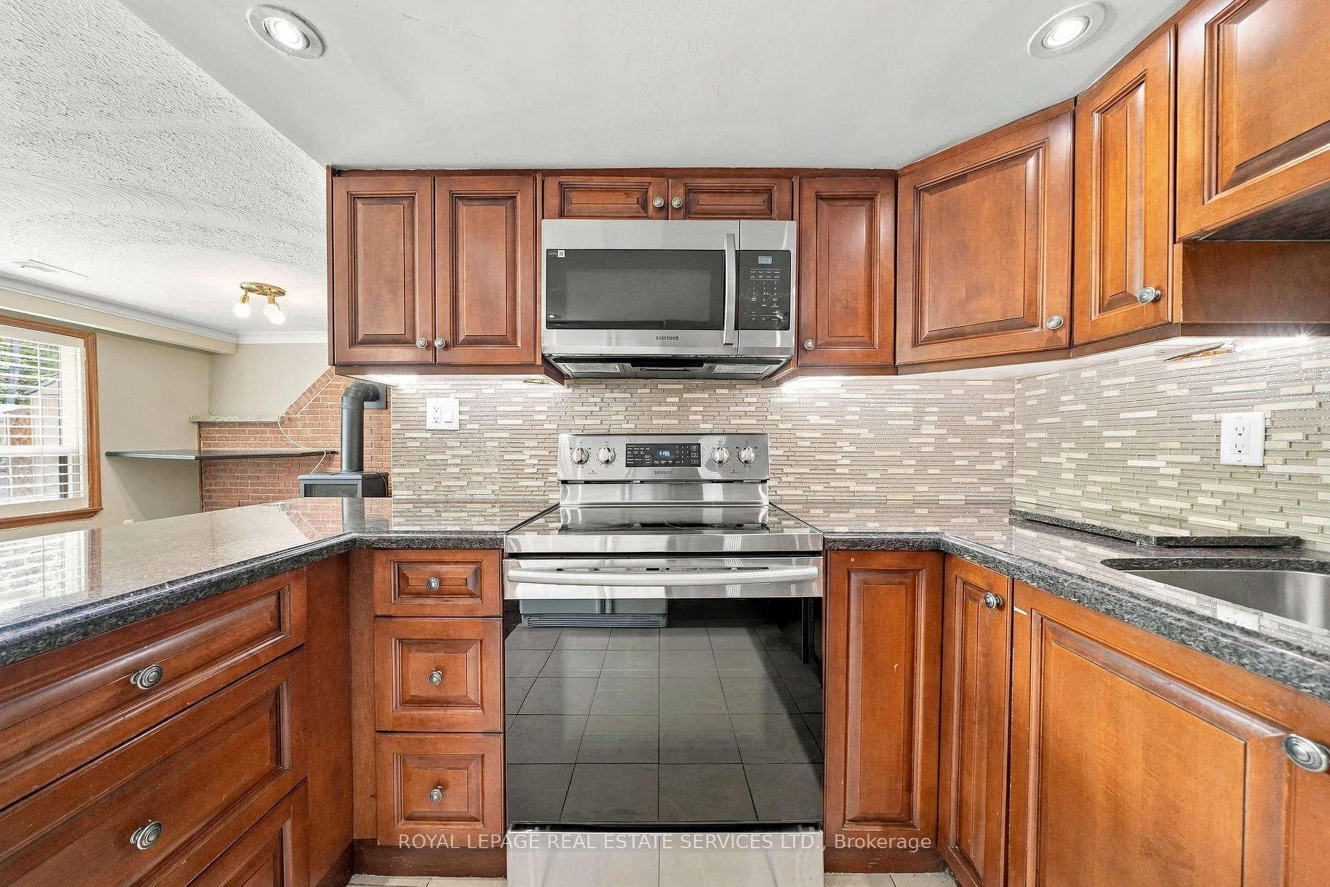 Photo 9 of 81 Letchworth Crescent, North York, Downsview-Roding-CFB — HOMEH