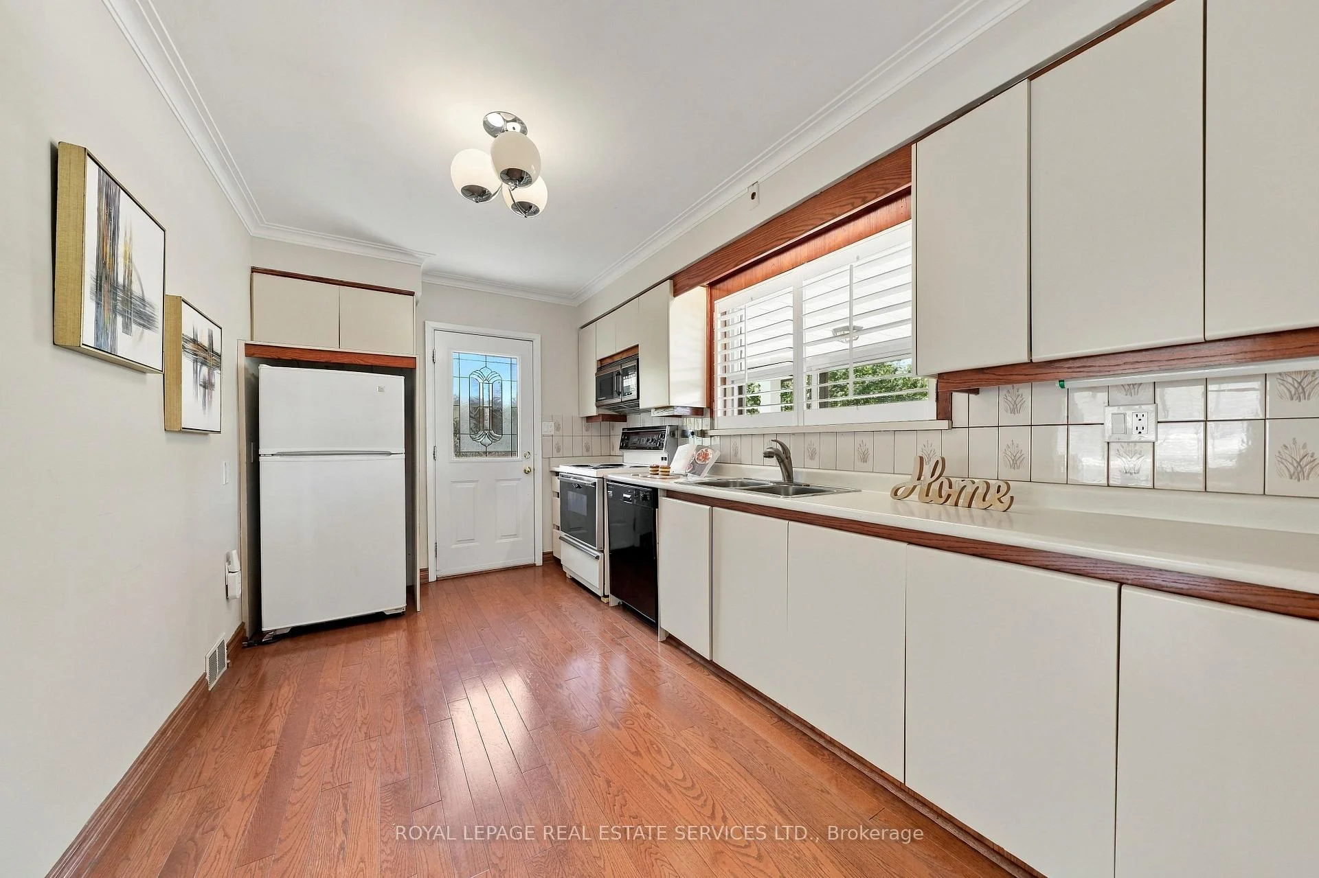 Photo 12 of 81 Letchworth Crescent, North York, Downsview-Roding-CFB — HOMEH