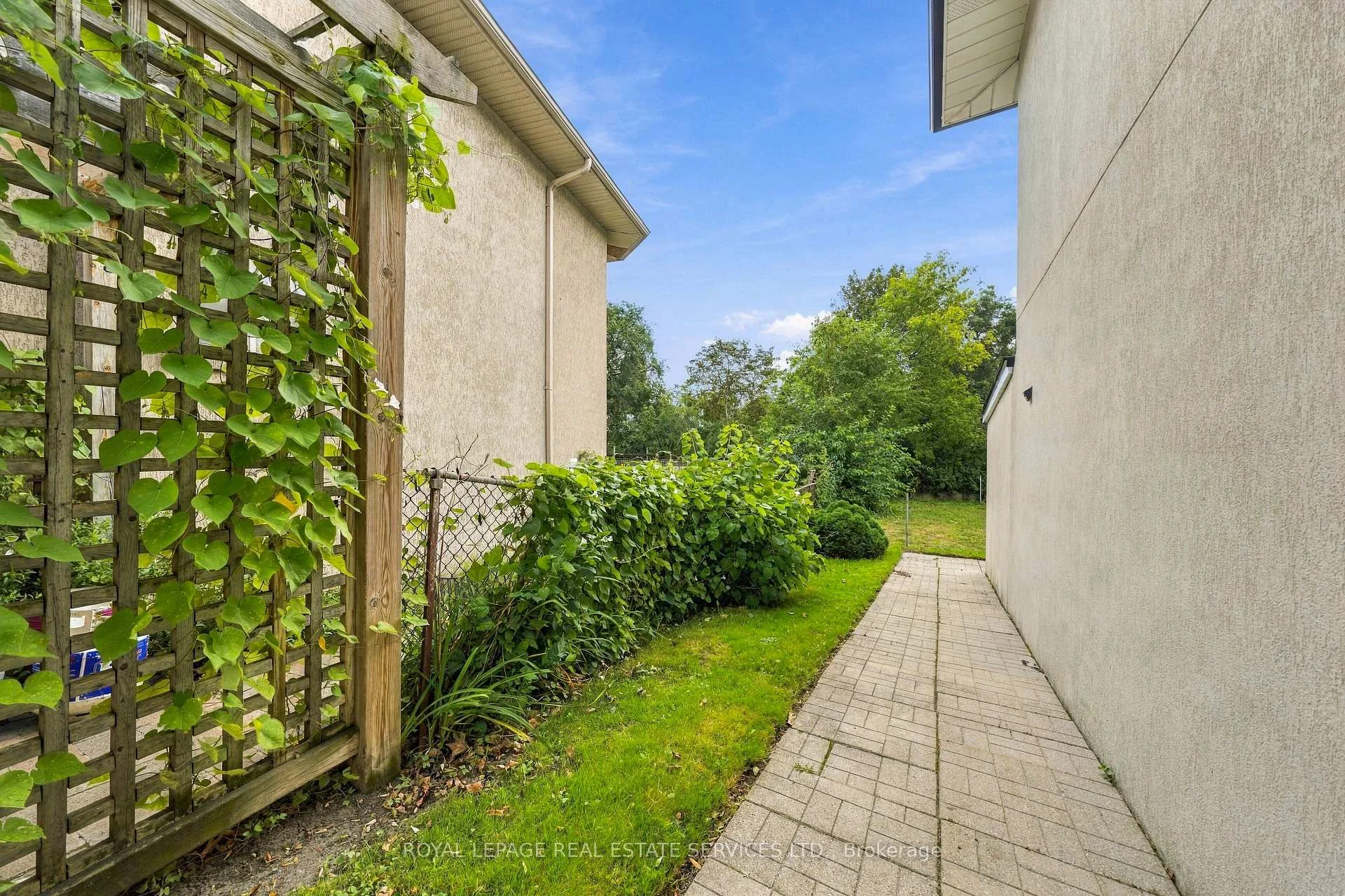 Photo 26 of 81 Letchworth Crescent, North York, Downsview-Roding-CFB — HOMEH