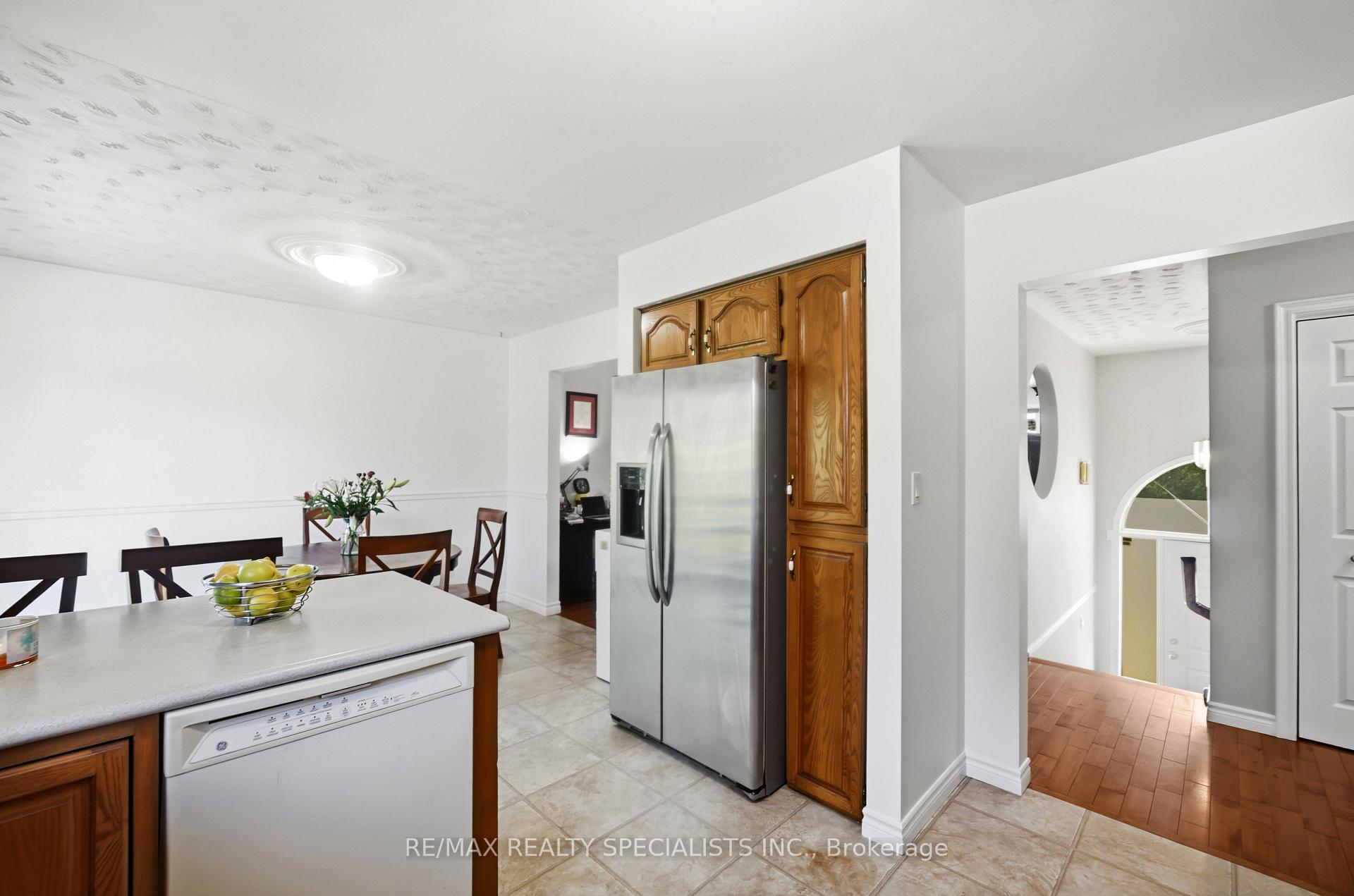 Photo 9 of 14 Elson Drive, Guelph, Dovercliffe Park/Old University — HOMEH