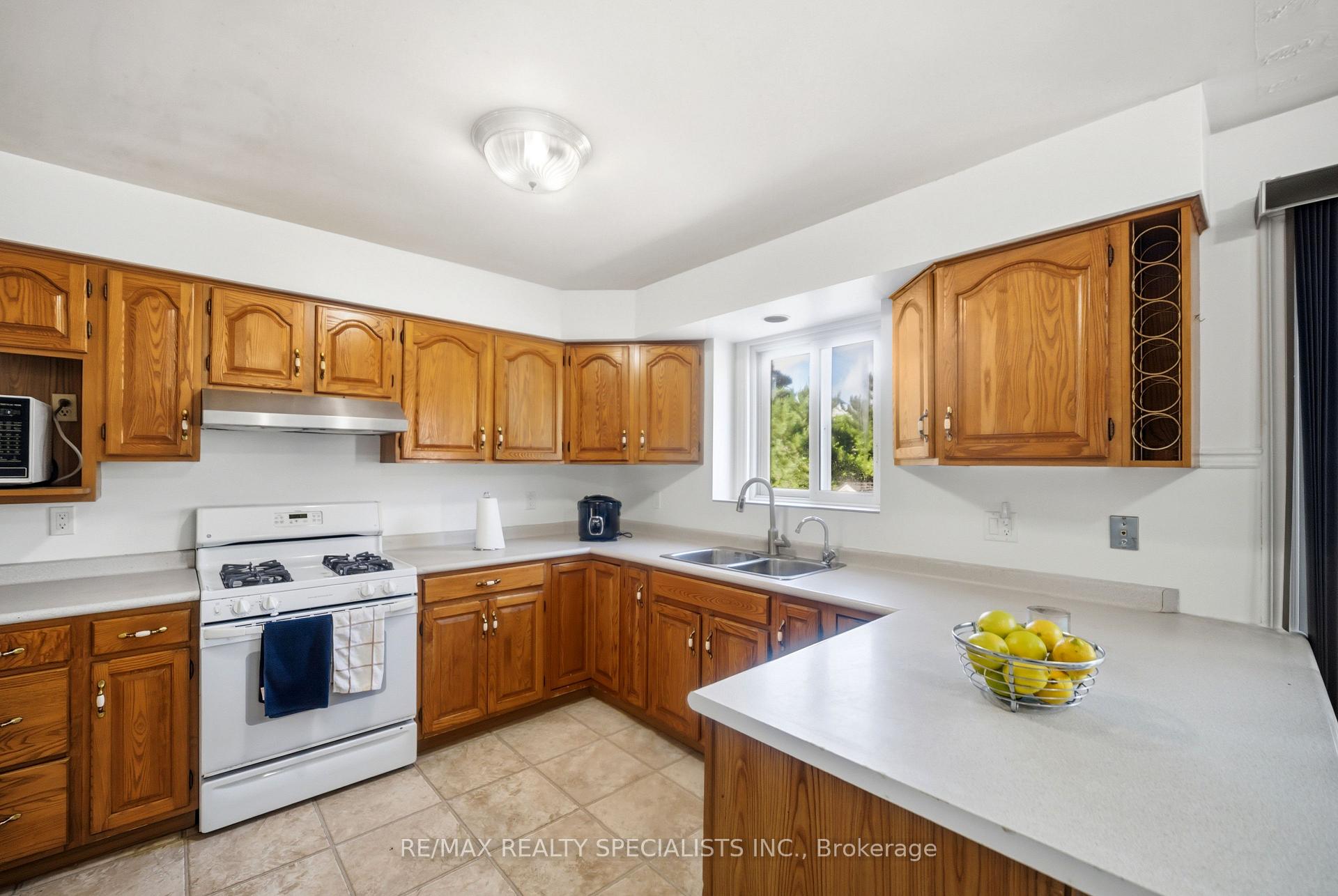 Photo 12 of 14 Elson Drive, Guelph, Dovercliffe Park/Old University — HOMEH