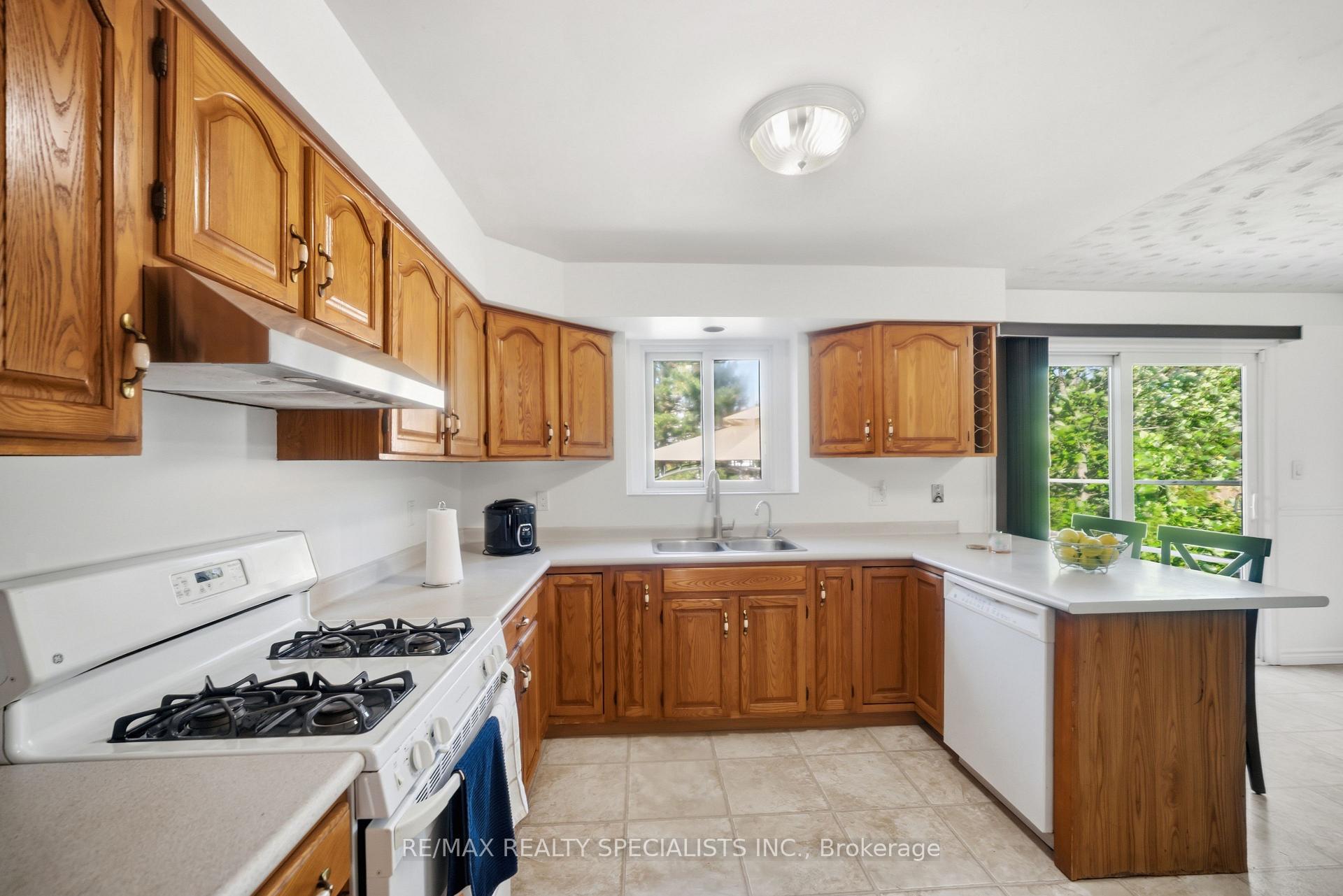 Photo 13 of 14 Elson Drive, Guelph, Dovercliffe Park/Old University — HOMEH