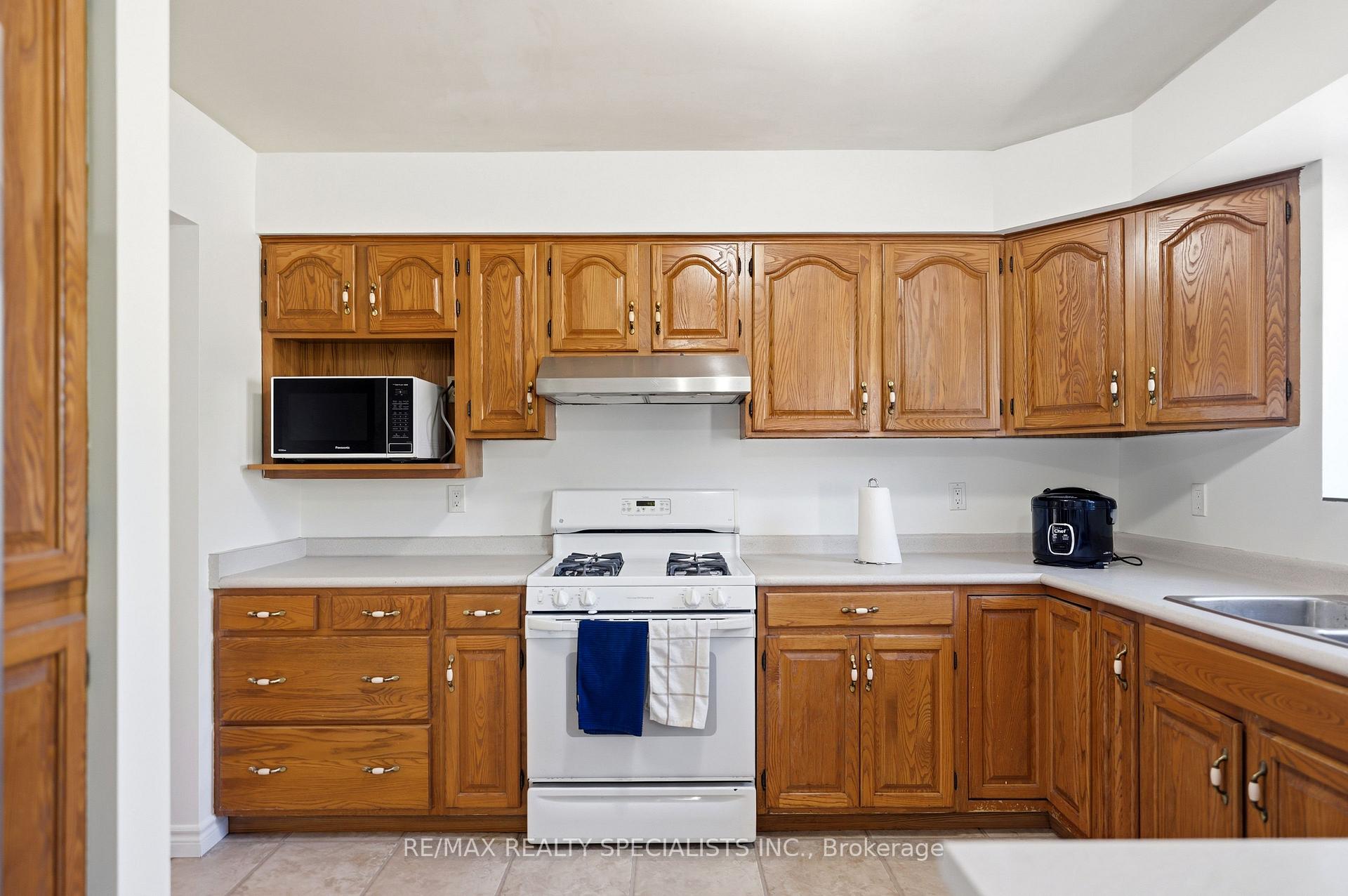 Photo 15 of 14 Elson Drive, Guelph, Dovercliffe Park/Old University — HOMEH