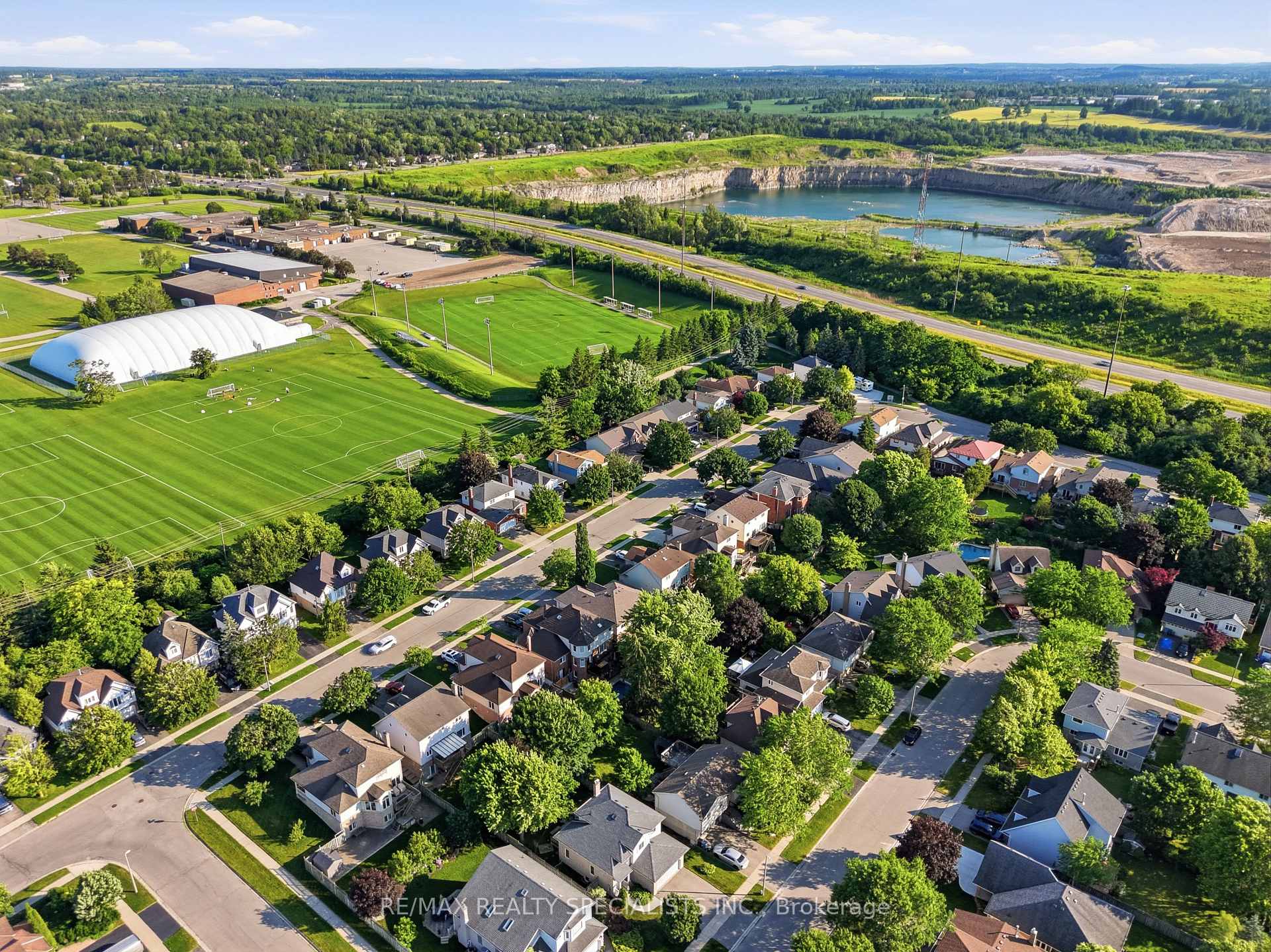 Photo 38 of 14 Elson Drive, Guelph, Dovercliffe Park/Old University — HOMEH