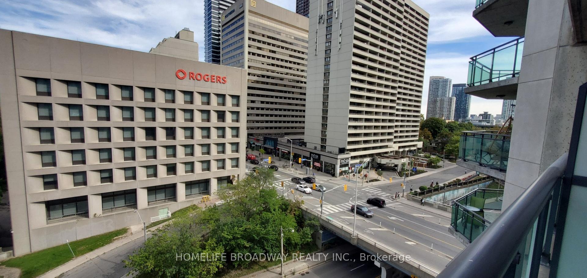 Photo 3 of Unit 905, 300 Bloor Street E, Toronto, Rosedale-Moore Park — HOMEH