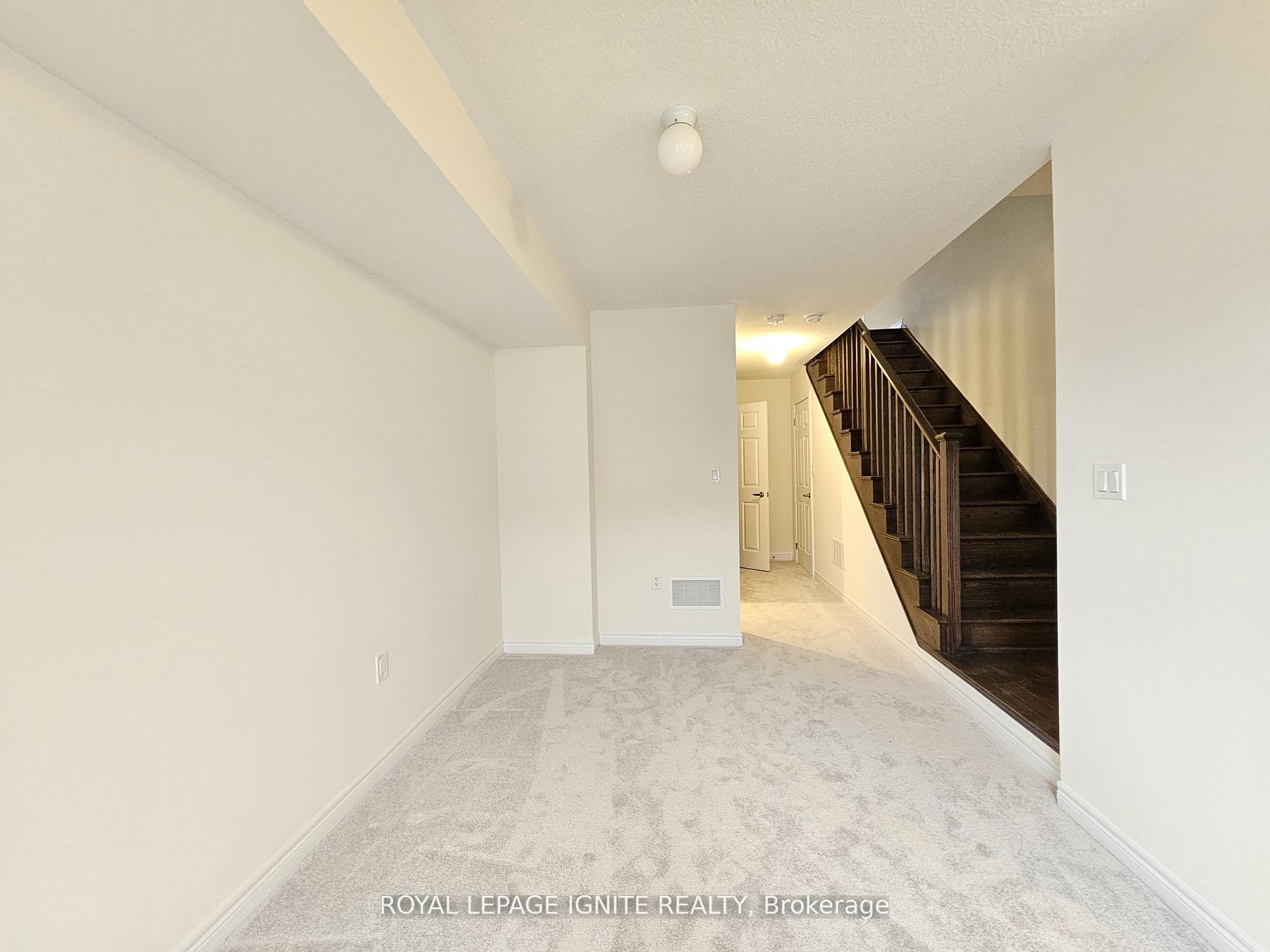 Photo 4 of 919 Crowsnest Hollow, Pickering, Rural Pickering — HOMEH
