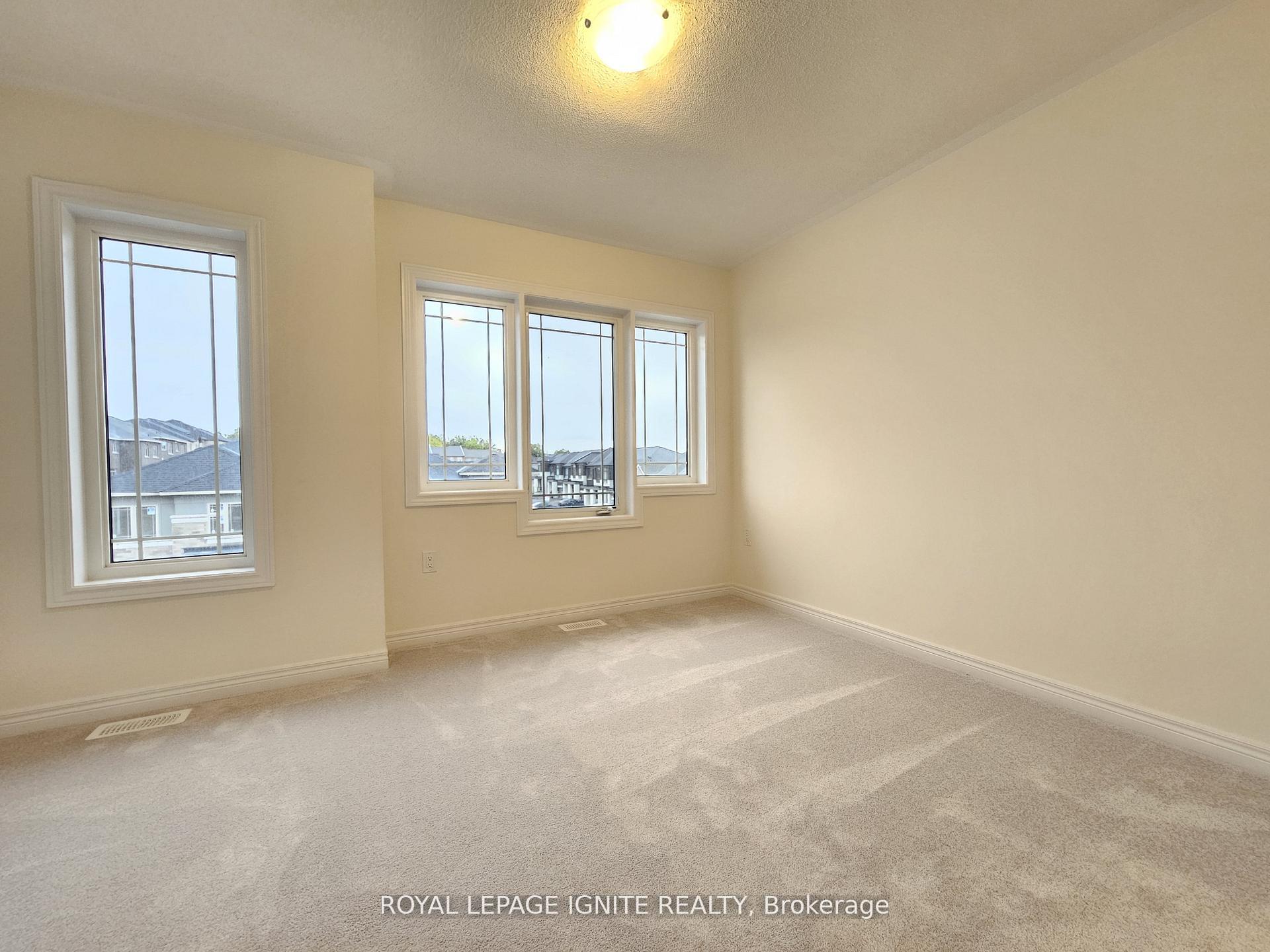 Photo 10 of 919 Crowsnest Hollow, Pickering, Rural Pickering — HOMEH