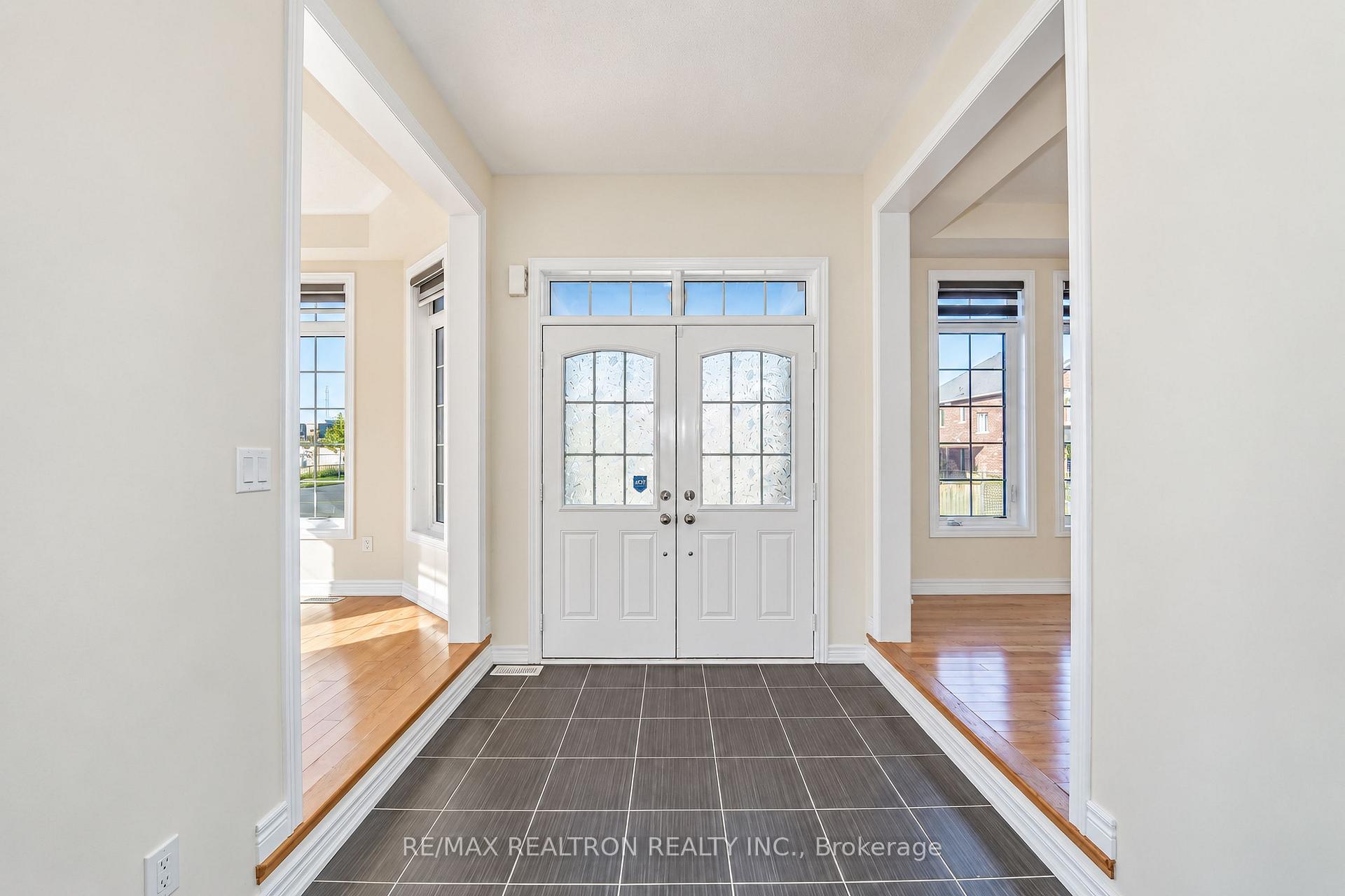Photo 4 of 2431 Hibiscus Drive, Pickering, Rural Pickering — HOMEH