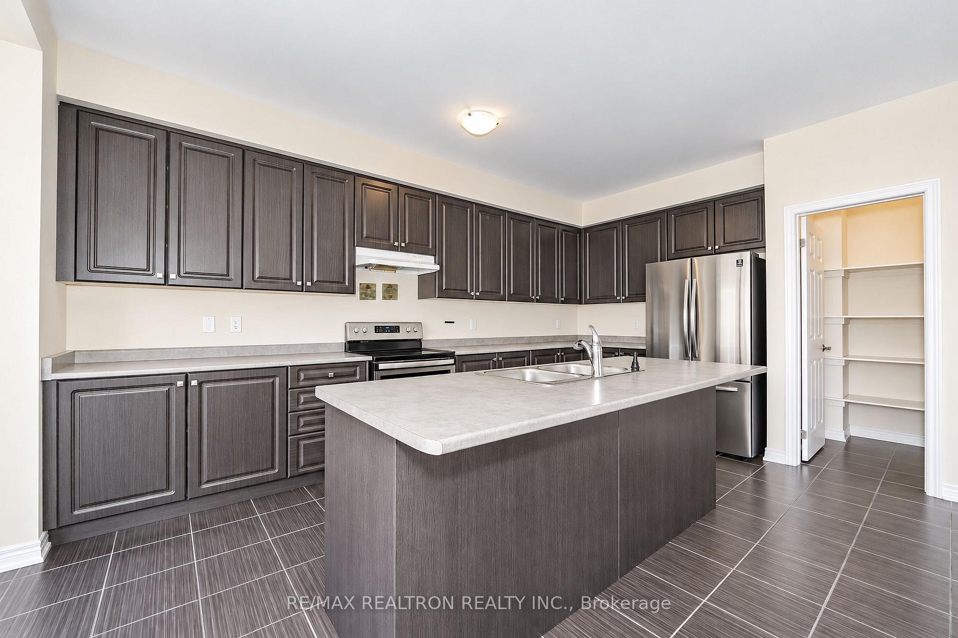 Photo 12 of 2431 Hibiscus Drive, Pickering, Rural Pickering — HOMEH