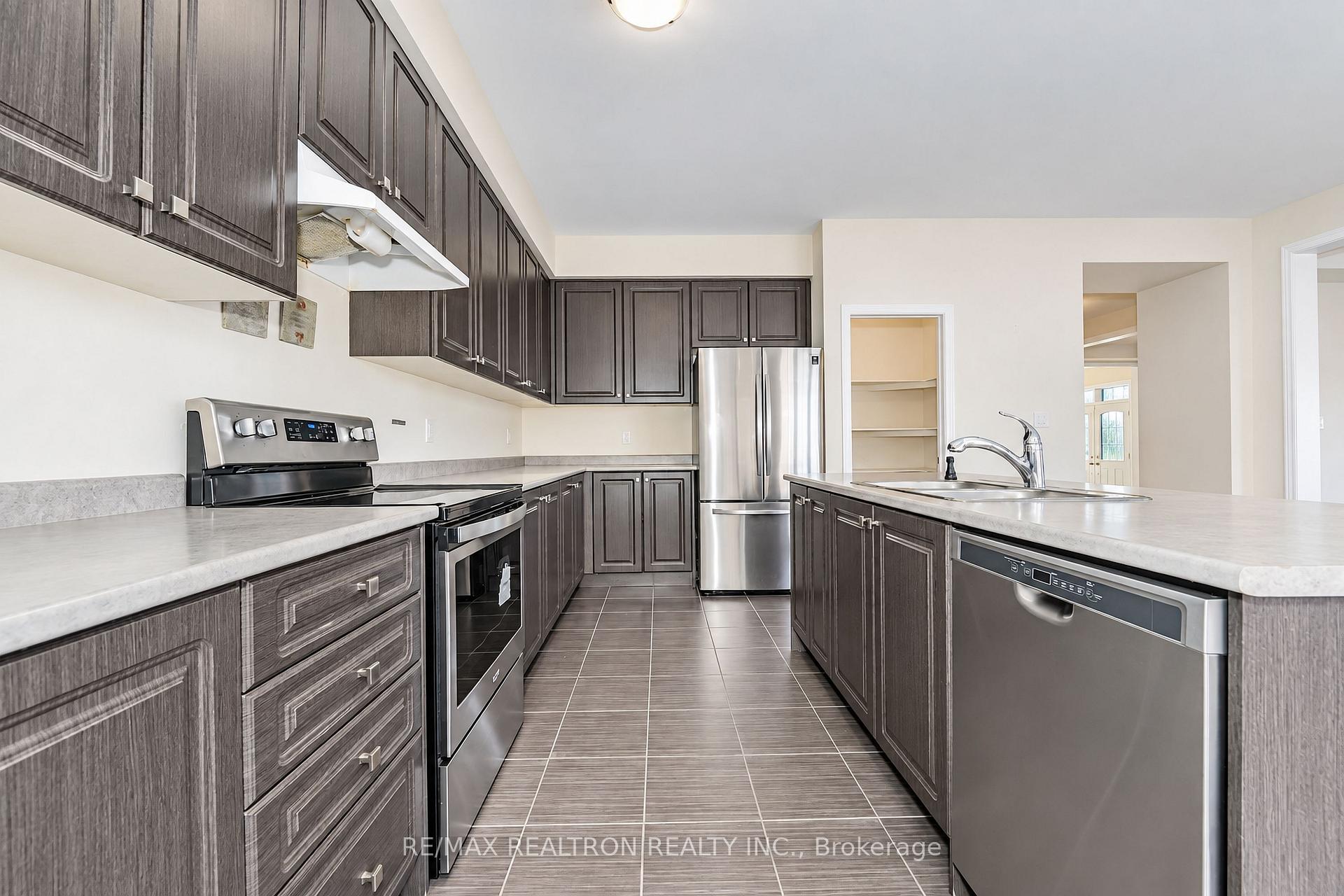 Photo 13 of 2431 Hibiscus Drive, Pickering, Rural Pickering — HOMEH