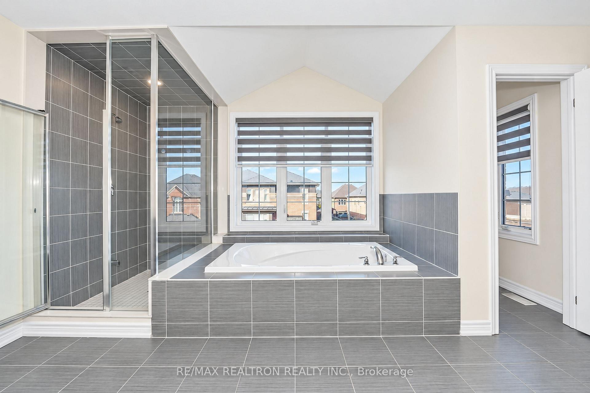 Photo 17 of 2431 Hibiscus Drive, Pickering, Rural Pickering — HOMEH