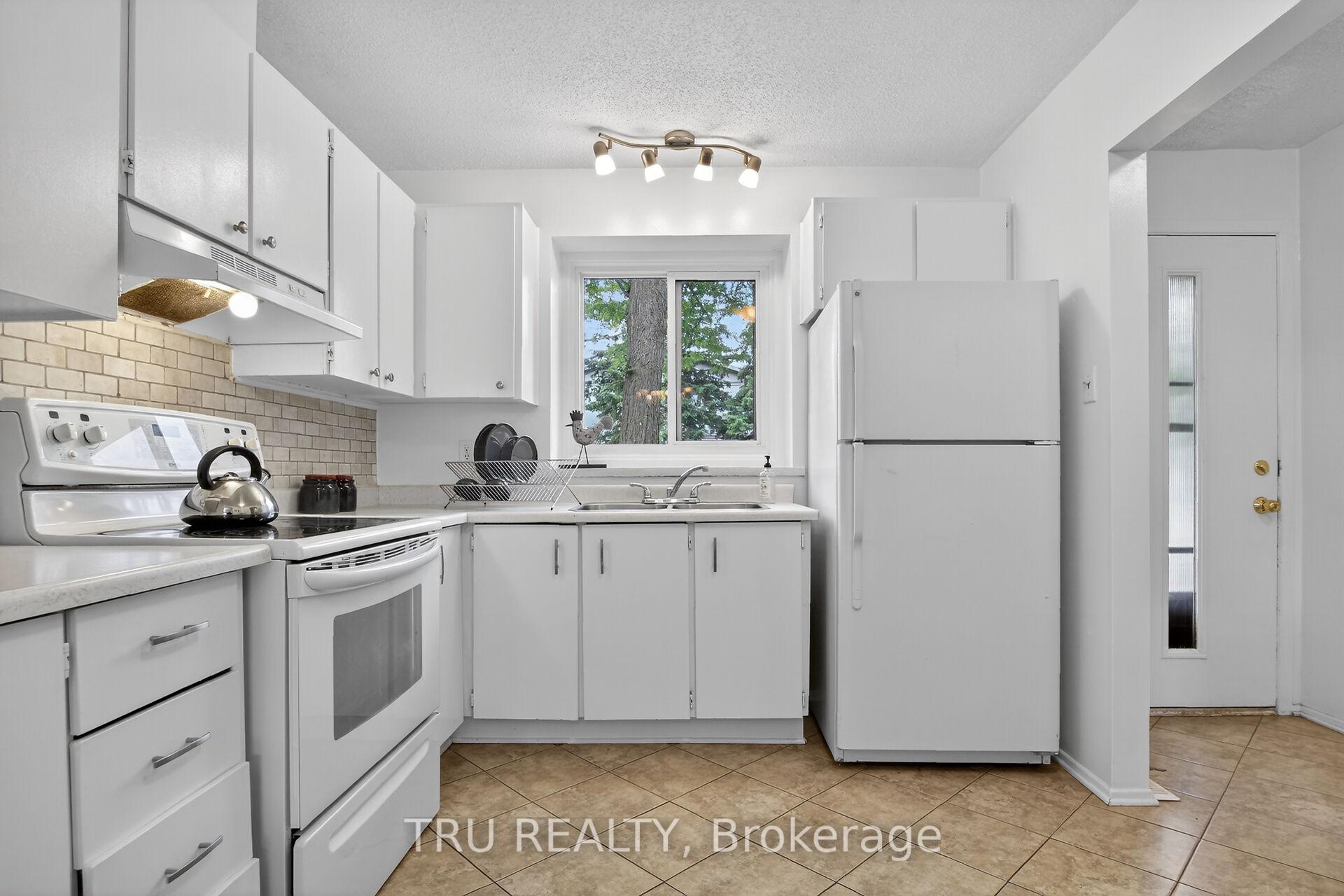 Photo 4 of 16-164 Barrow Crescent, Ottawa, Kanata - Katimavik — HOMEH