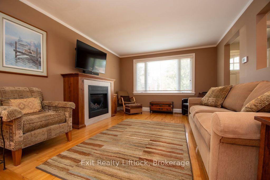 Photo 3 of 445 Arndon Avenue, Peterborough, Otonabee Ward 1 — HOMEH