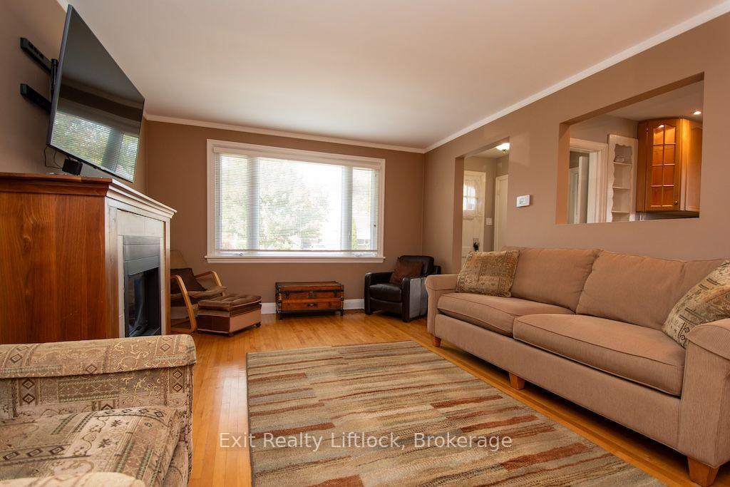 Photo 4 of 445 Arndon Avenue, Peterborough, Otonabee Ward 1 — HOMEH