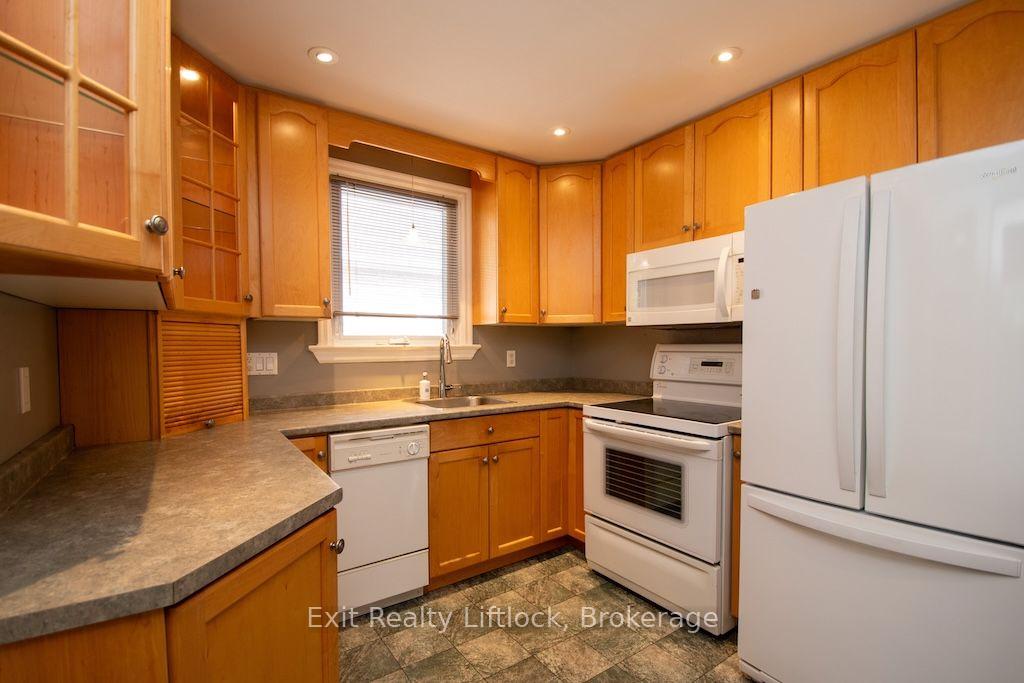 Photo 8 of 445 Arndon Avenue, Peterborough, Otonabee Ward 1 — HOMEH