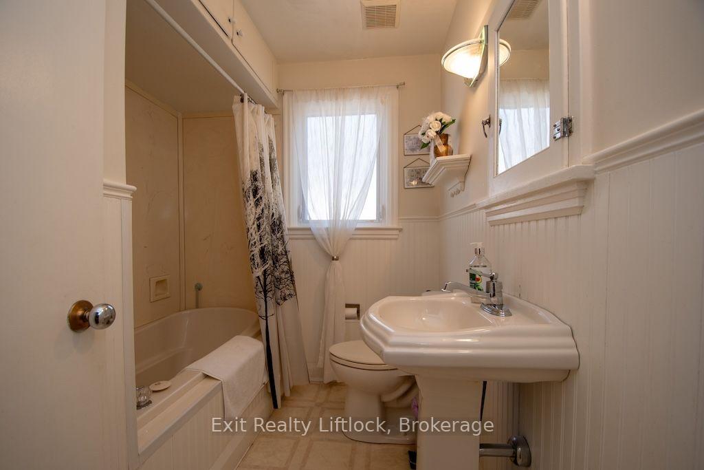 Photo 18 of 445 Arndon Avenue, Peterborough, Otonabee Ward 1 — HOMEH