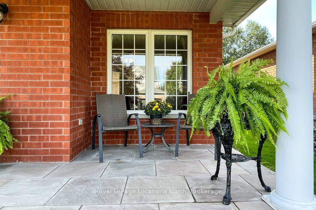 Photo 3 of 61 Marina Crescent, Collingwood — HOMEH