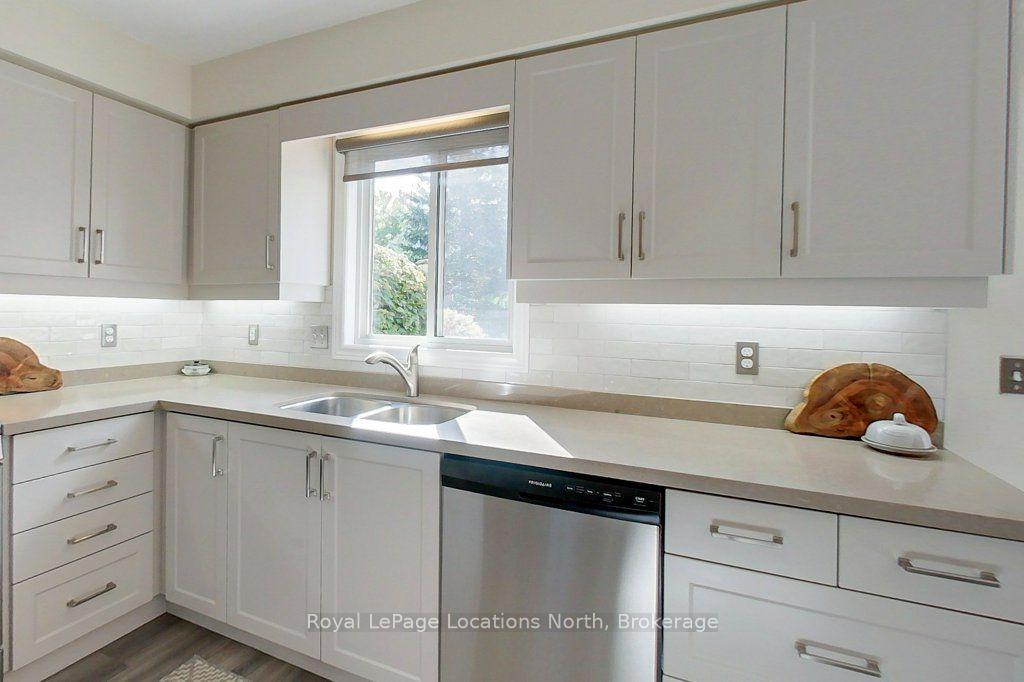 Photo 12 of 61 Marina Crescent, Collingwood — HOMEH