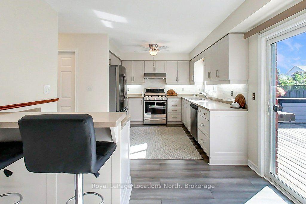 Photo 13 of 61 Marina Crescent, Collingwood — HOMEH