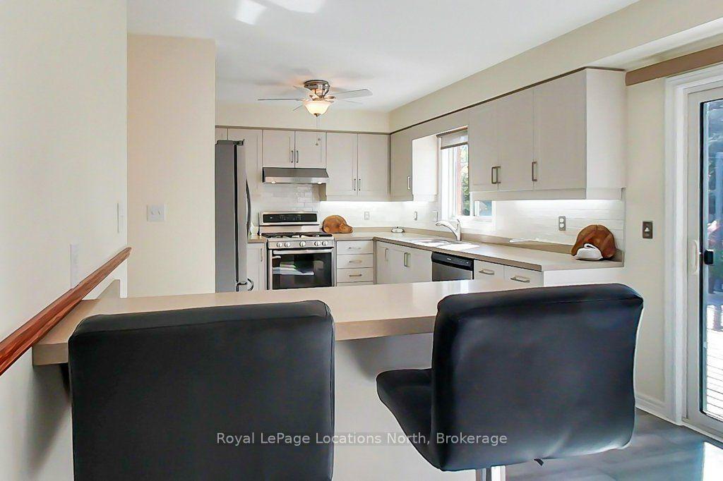 Photo 14 of 61 Marina Crescent, Collingwood — HOMEH