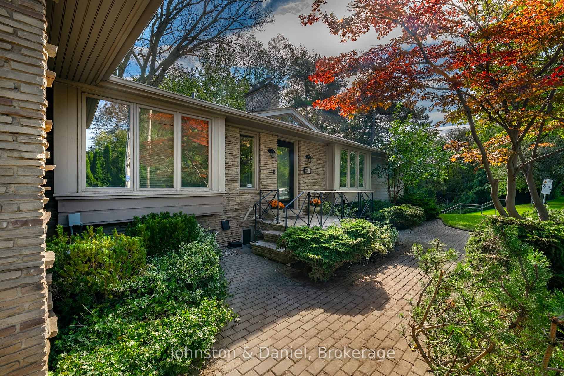 Photo 2 of 901 Duplex Avenue, Toronto, Lawrence Park South — HOMEH
