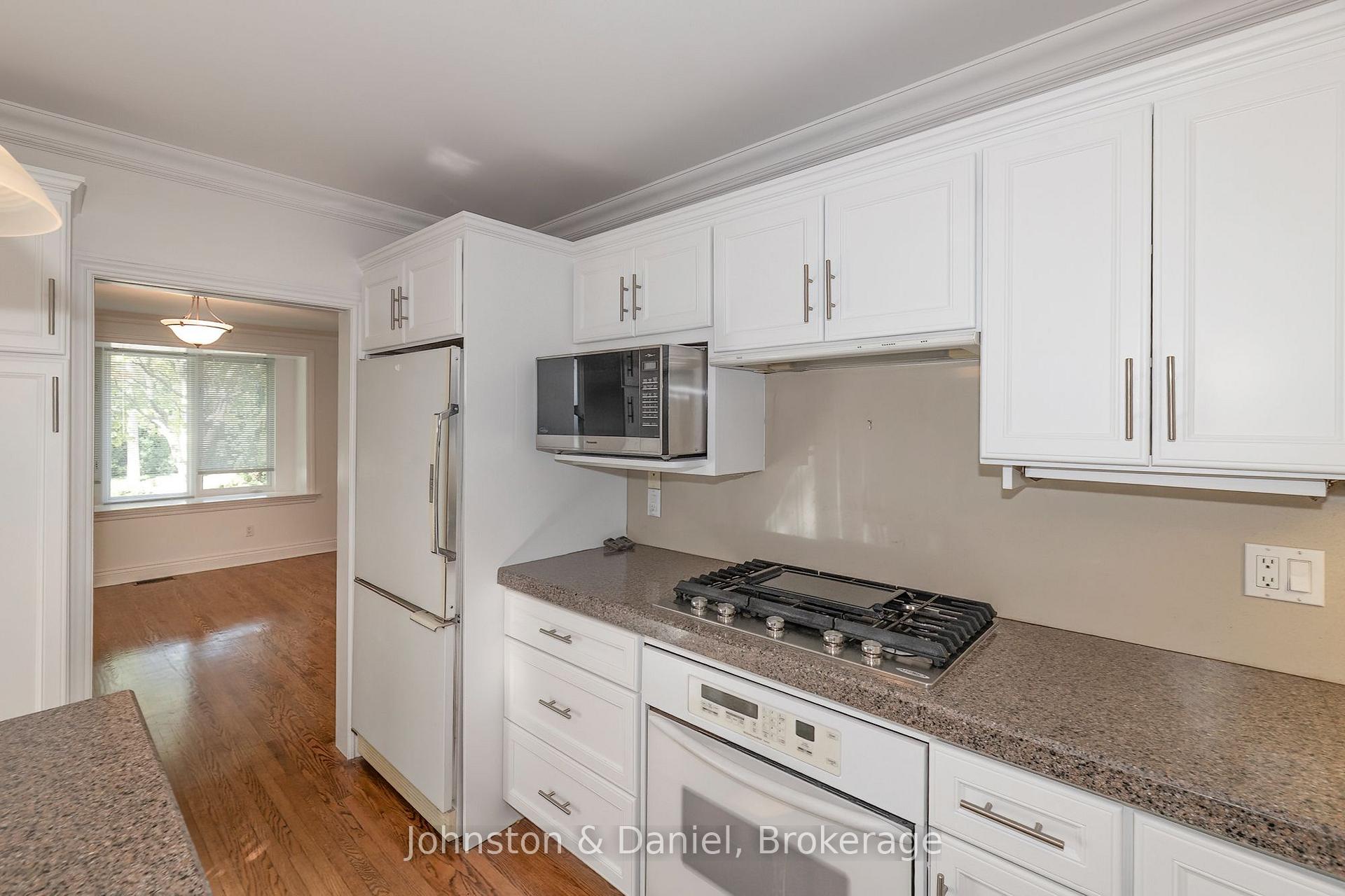 Photo 11 of 901 Duplex Avenue, Toronto, Lawrence Park South — HOMEH