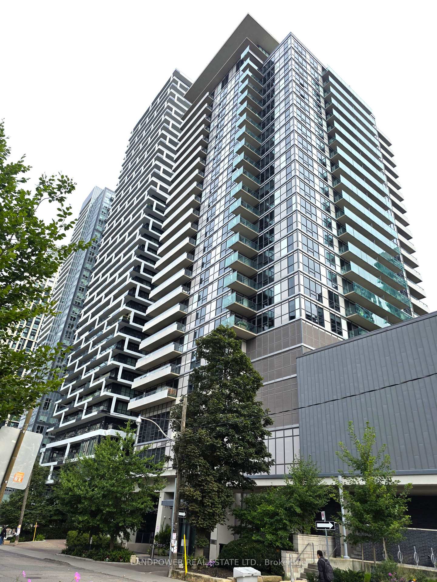 Photo of Unit 906, 25 Broadway Avenue