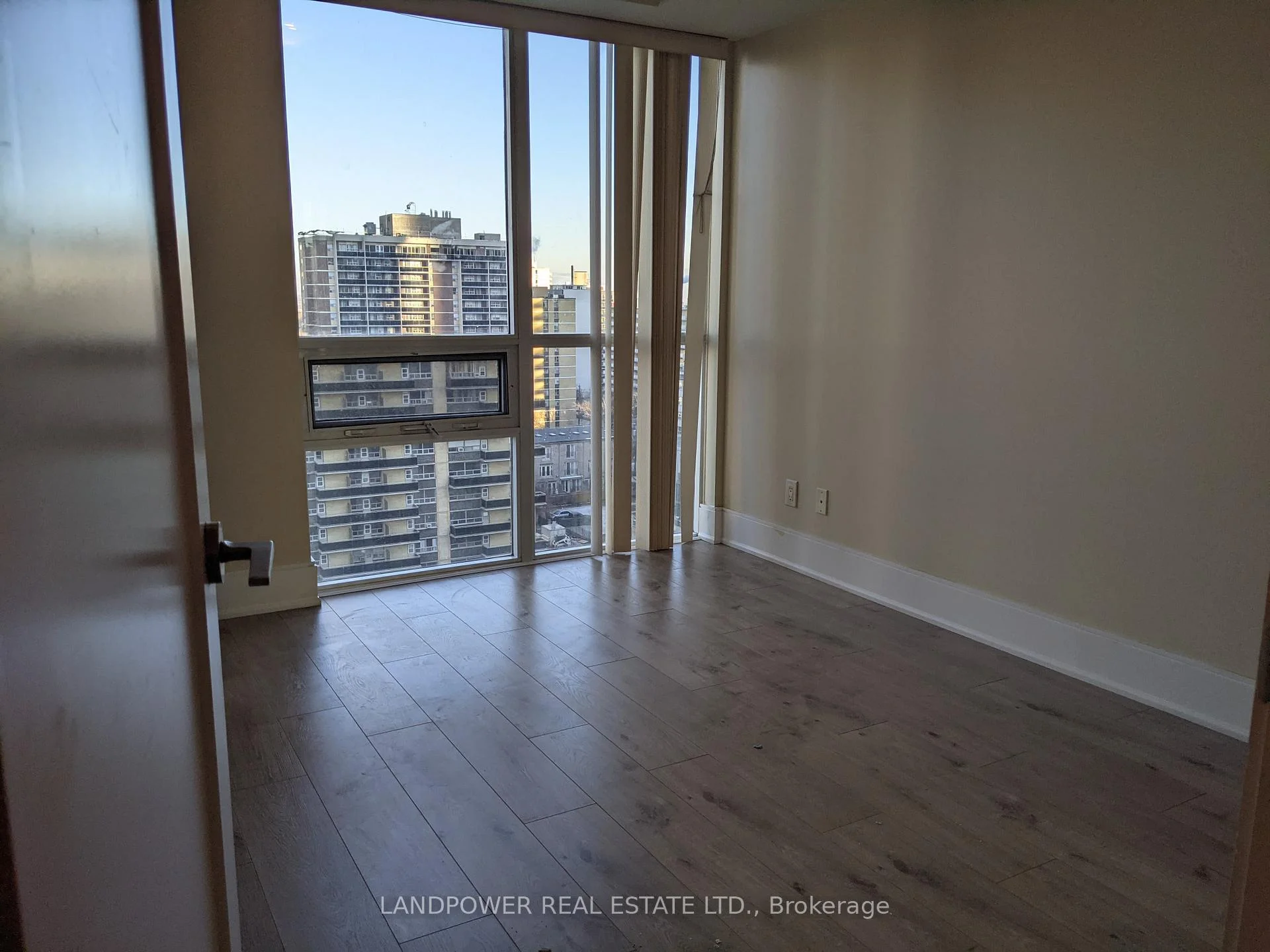 Photo 39 of Unit 906, 25 Broadway Avenue, Toronto, Mount Pleasant West — HOMEH