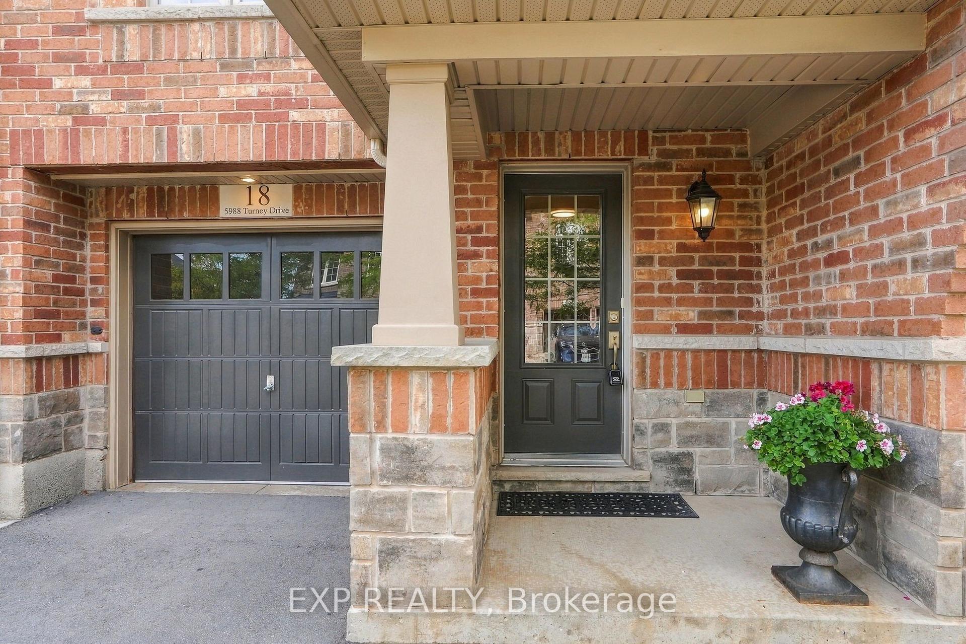 Photo 3 of Unit 18, 5988 Turney Drive, Mississauga, Streetsville — HOMEH