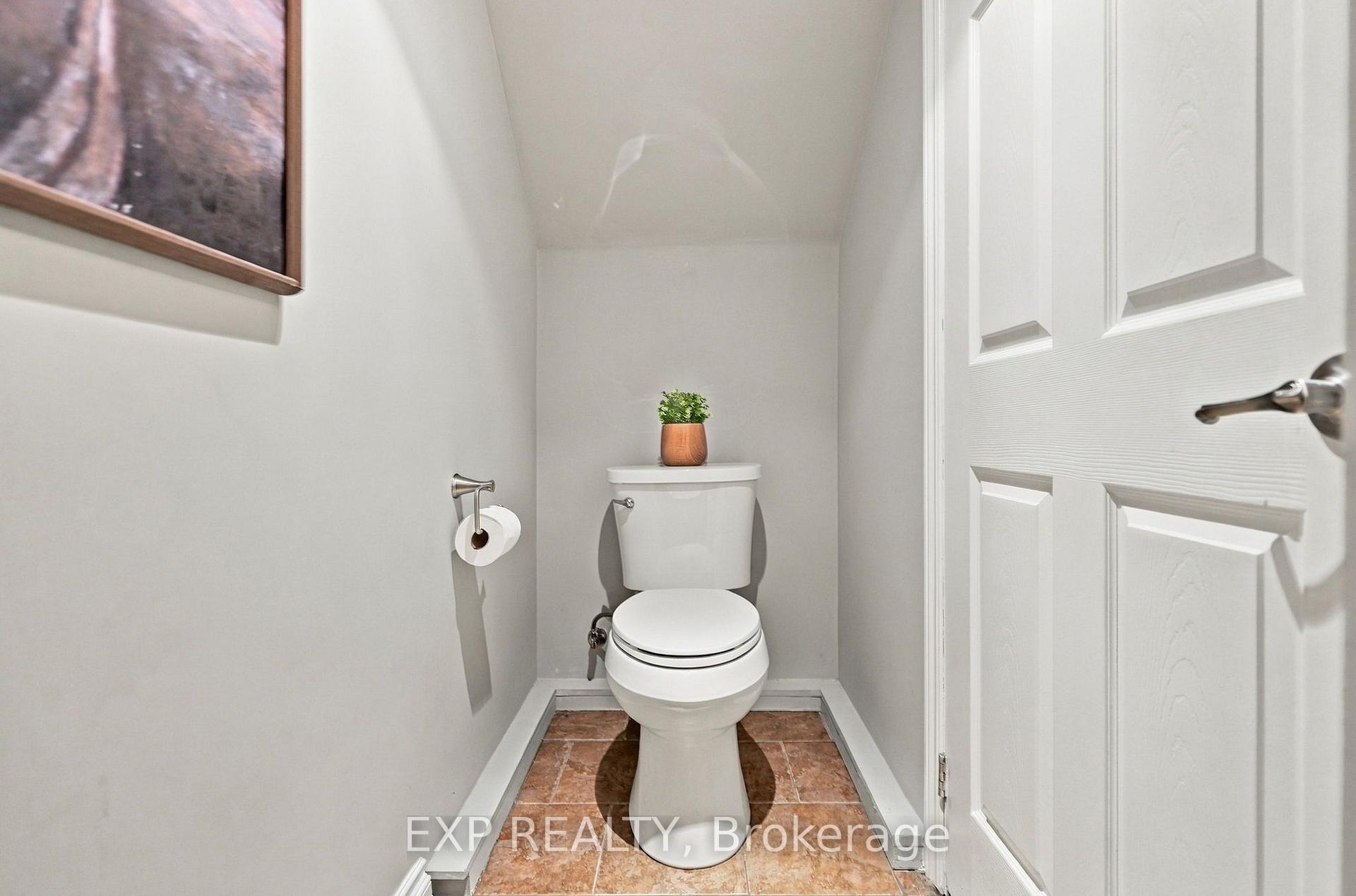 Photo 8 of Unit 18, 5988 Turney Drive, Mississauga, Streetsville — HOMEH
