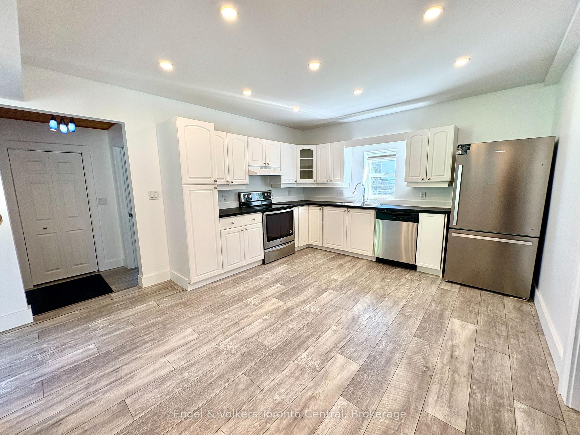 Photo 5 of 155 Hughson Street, Gravenhurst, Muskoka (S) — HOMEH