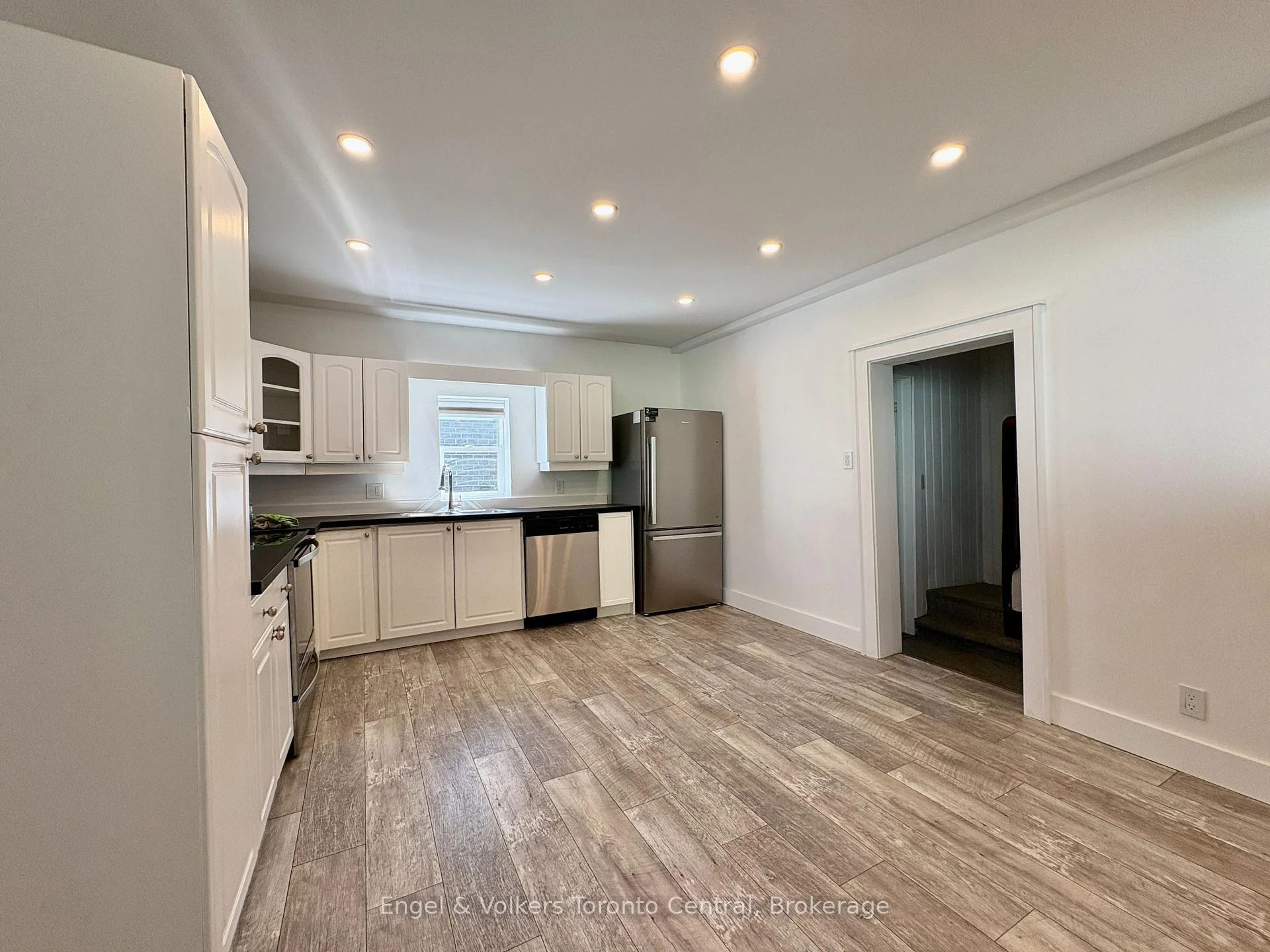 Photo 7 of 155 Hughson Street, Gravenhurst, Muskoka (S) — HOMEH