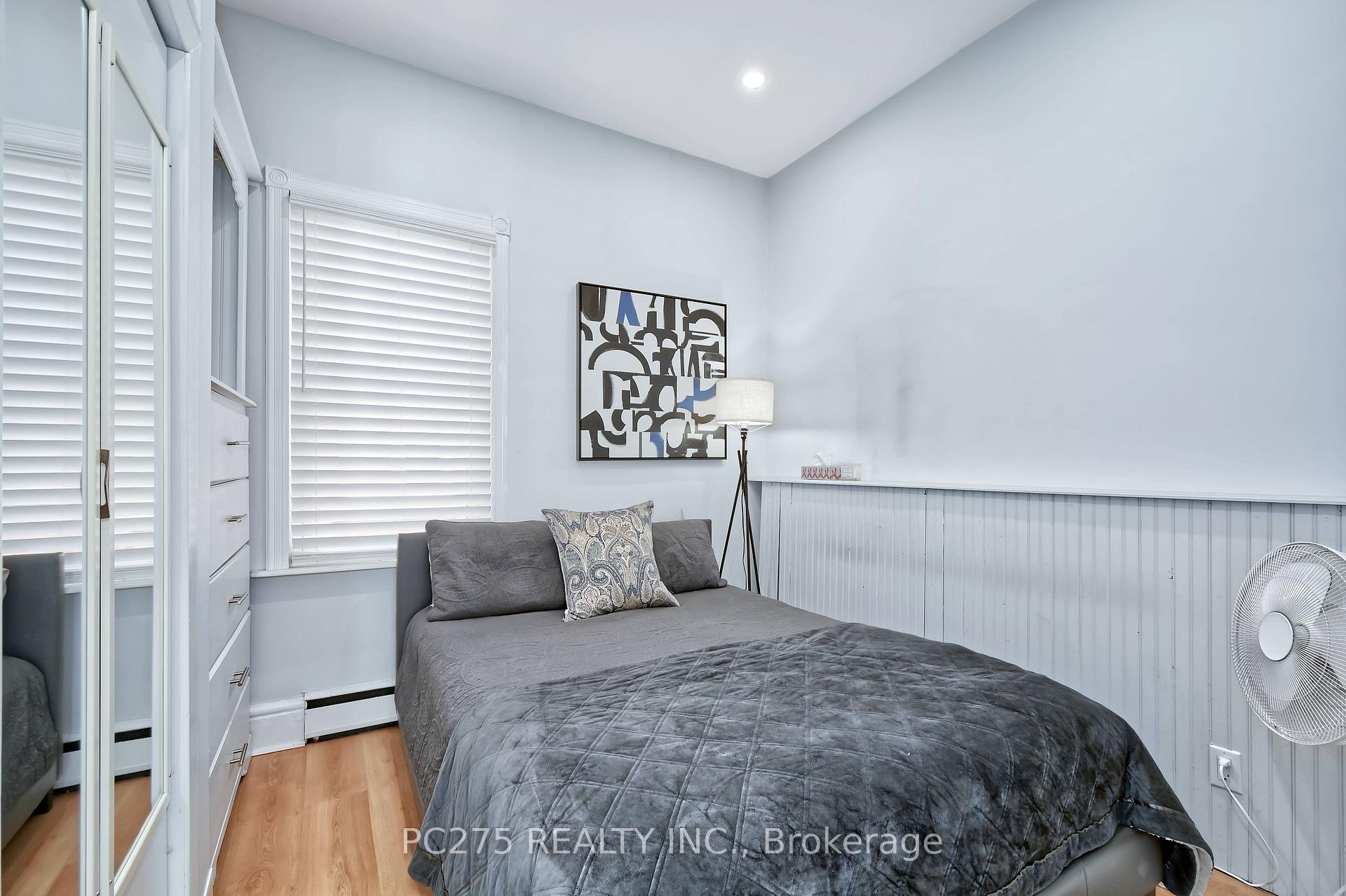 Photo 19 of 77 Elm Street, London, East M — HOMEH
