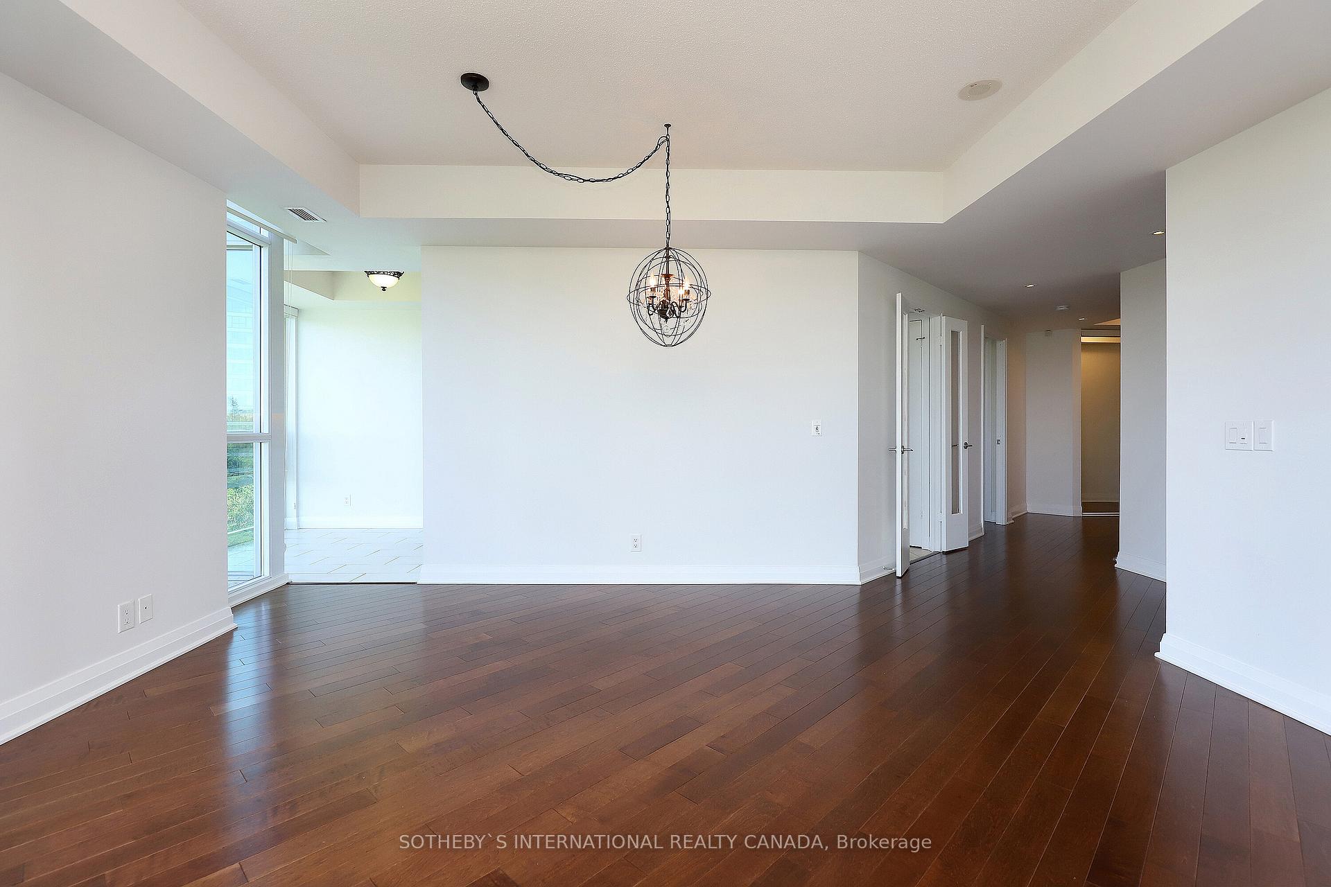 Photo 6 of Unit 705, 1055 Southdown Road, Mississauga, Clarkson — HOMEH