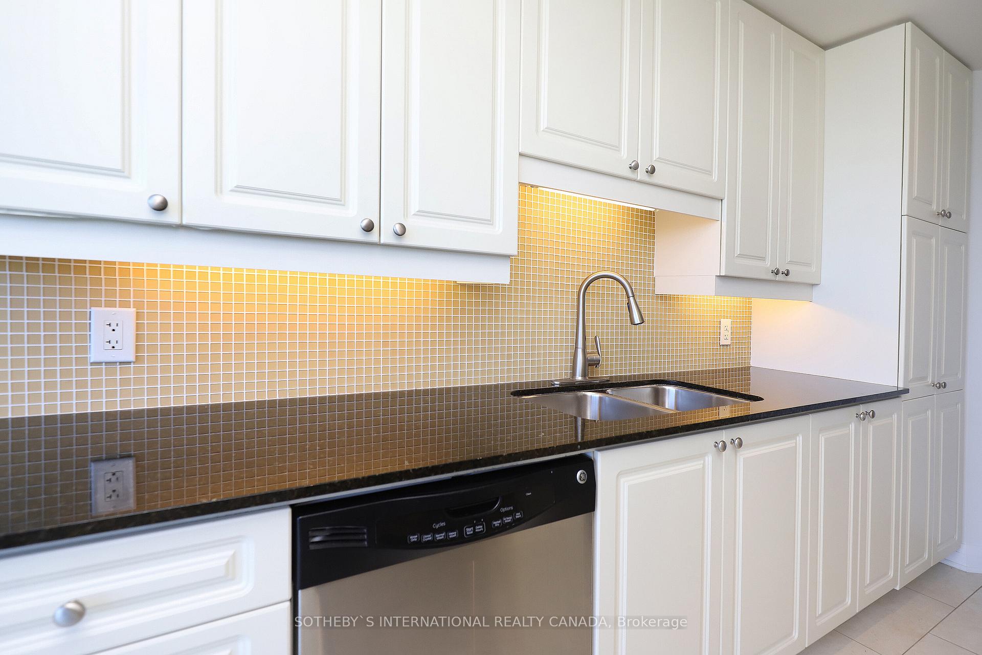 Photo 13 of Unit 705, 1055 Southdown Road, Mississauga, Clarkson — HOMEH