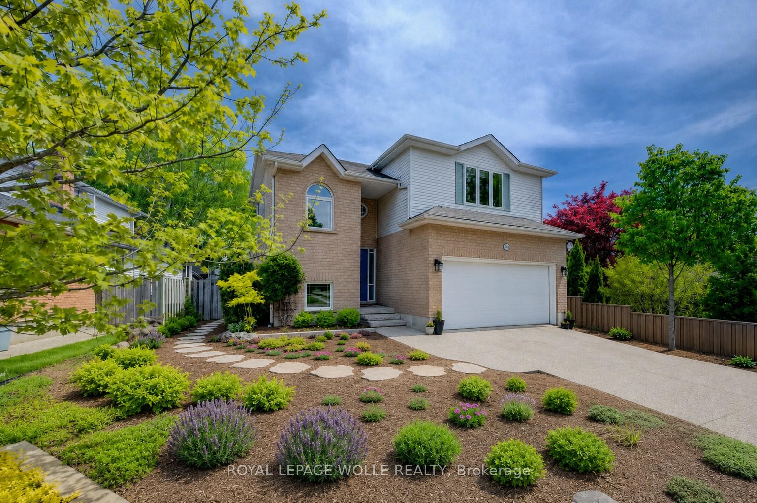 Photo 1 of 464 Northlake Drive, Waterloo, North Lakeshore — HOMEH