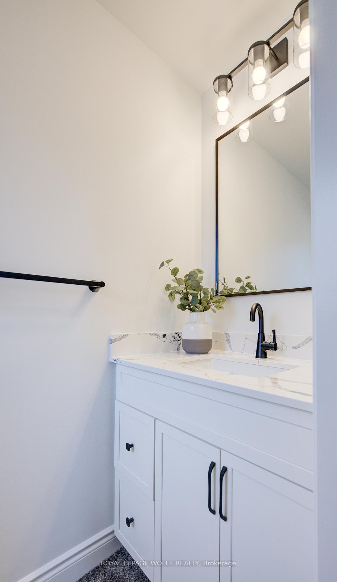Photo 7 of 464 Northlake Drive, Waterloo, North Lakeshore — HOMEH