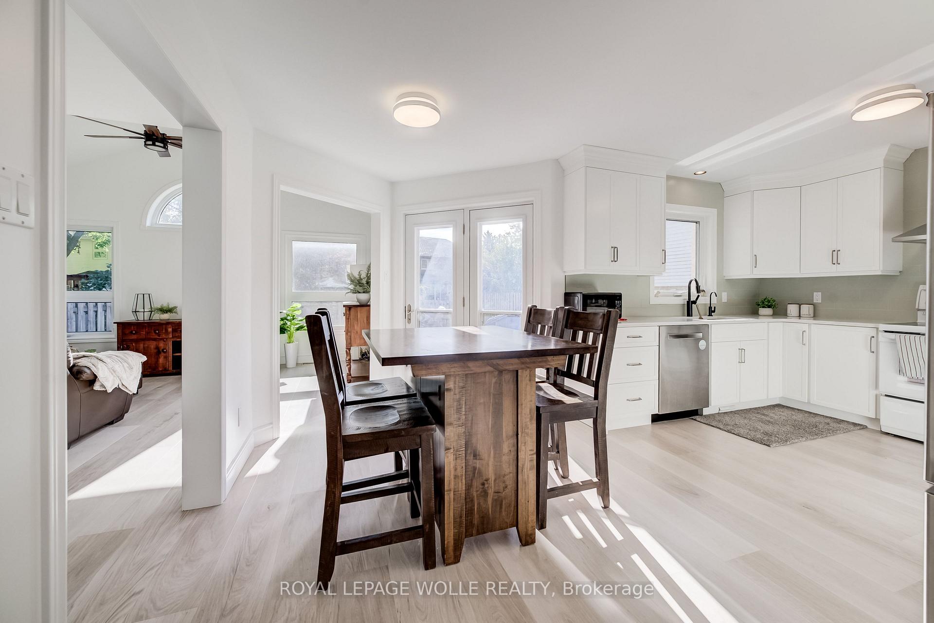 Photo 8 of 464 Northlake Drive, Waterloo, North Lakeshore — HOMEH