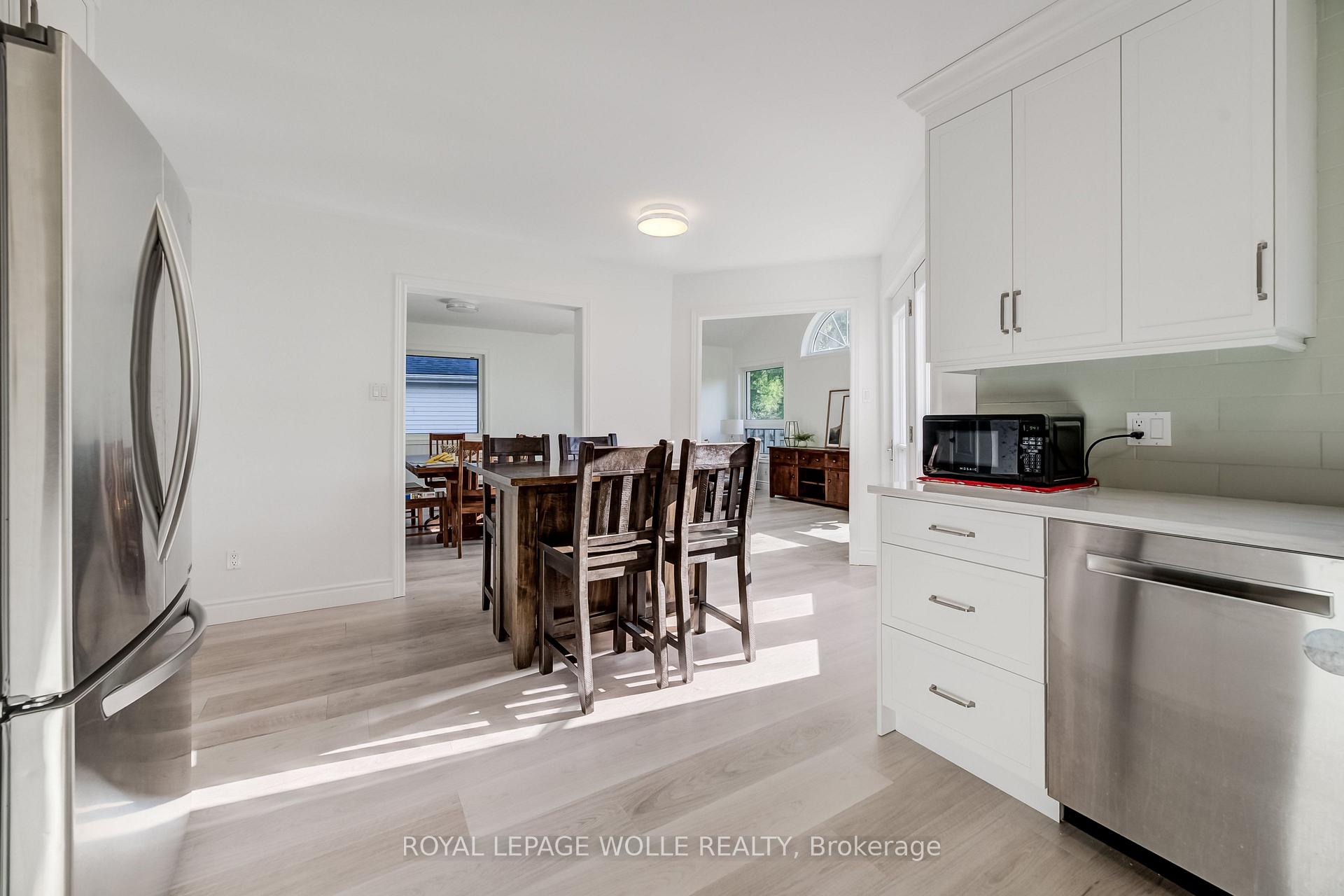 Photo 9 of 464 Northlake Drive, Waterloo, North Lakeshore — HOMEH