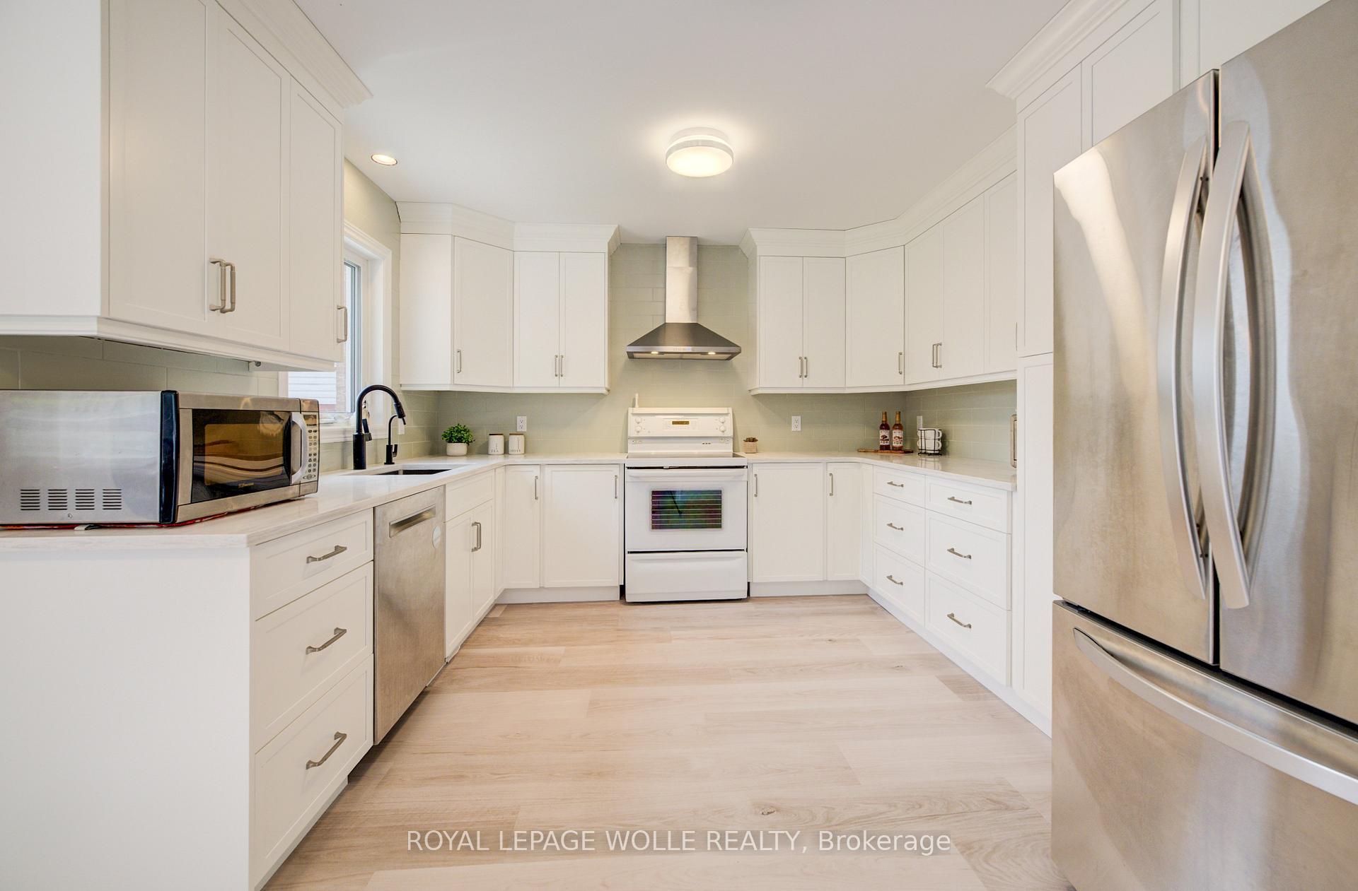 Photo 11 of 464 Northlake Drive, Waterloo, North Lakeshore — HOMEH