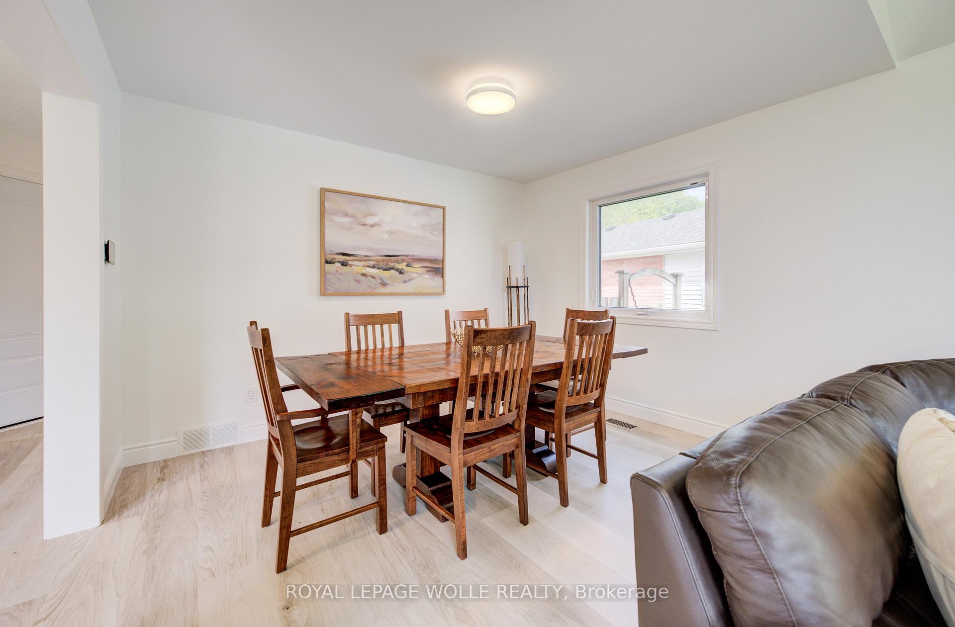 Photo 15 of 464 Northlake Drive, Waterloo, North Lakeshore — HOMEH