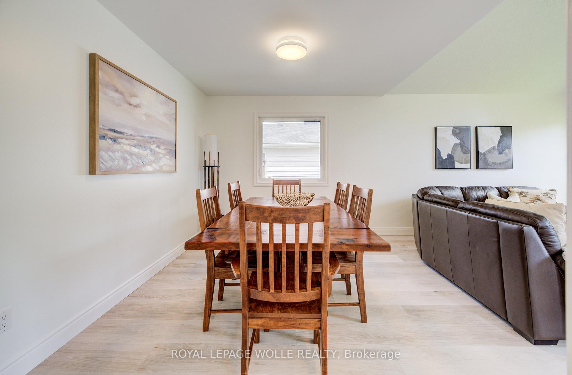 Photo 16 of 464 Northlake Drive, Waterloo, North Lakeshore — HOMEH