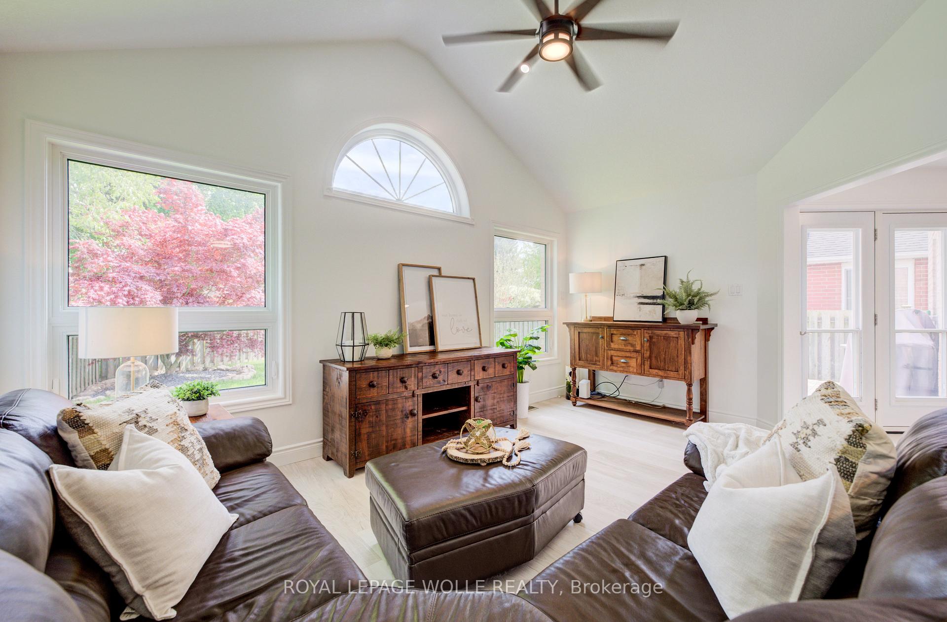 Photo 19 of 464 Northlake Drive, Waterloo, North Lakeshore — HOMEH